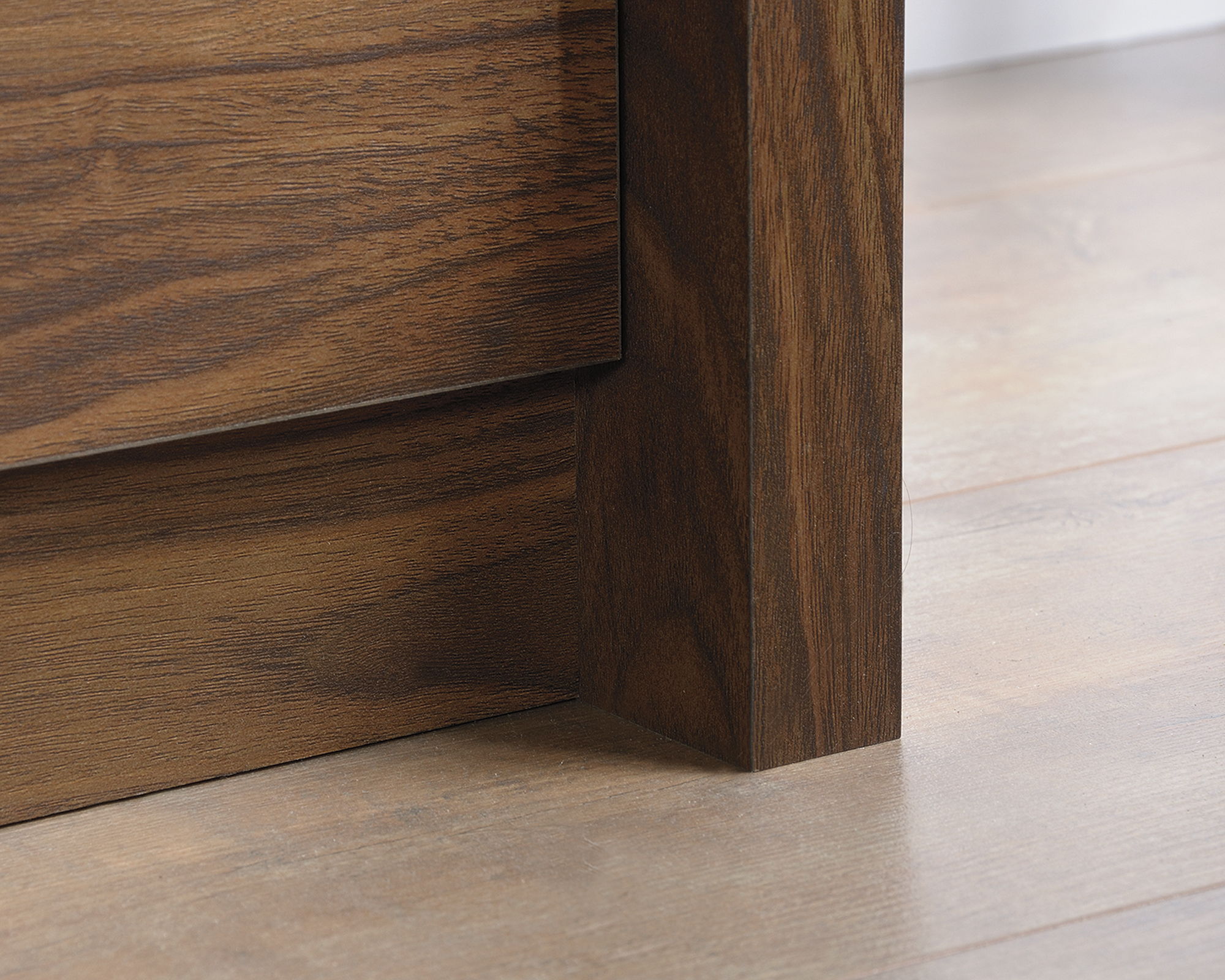 Harvey Park 4-Drawer Chest in Grand Walnut