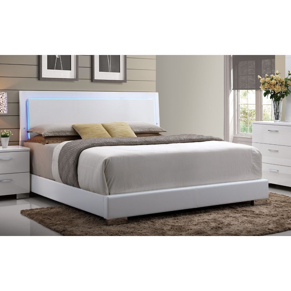 ACME High gloss white finish wraps the Lorimar bedroom collection for a casual yet contemporary look to be added to your home. Featured PU footboard adds different look of this bed increasing variety to your sweet modern master room. | Meri Furniture