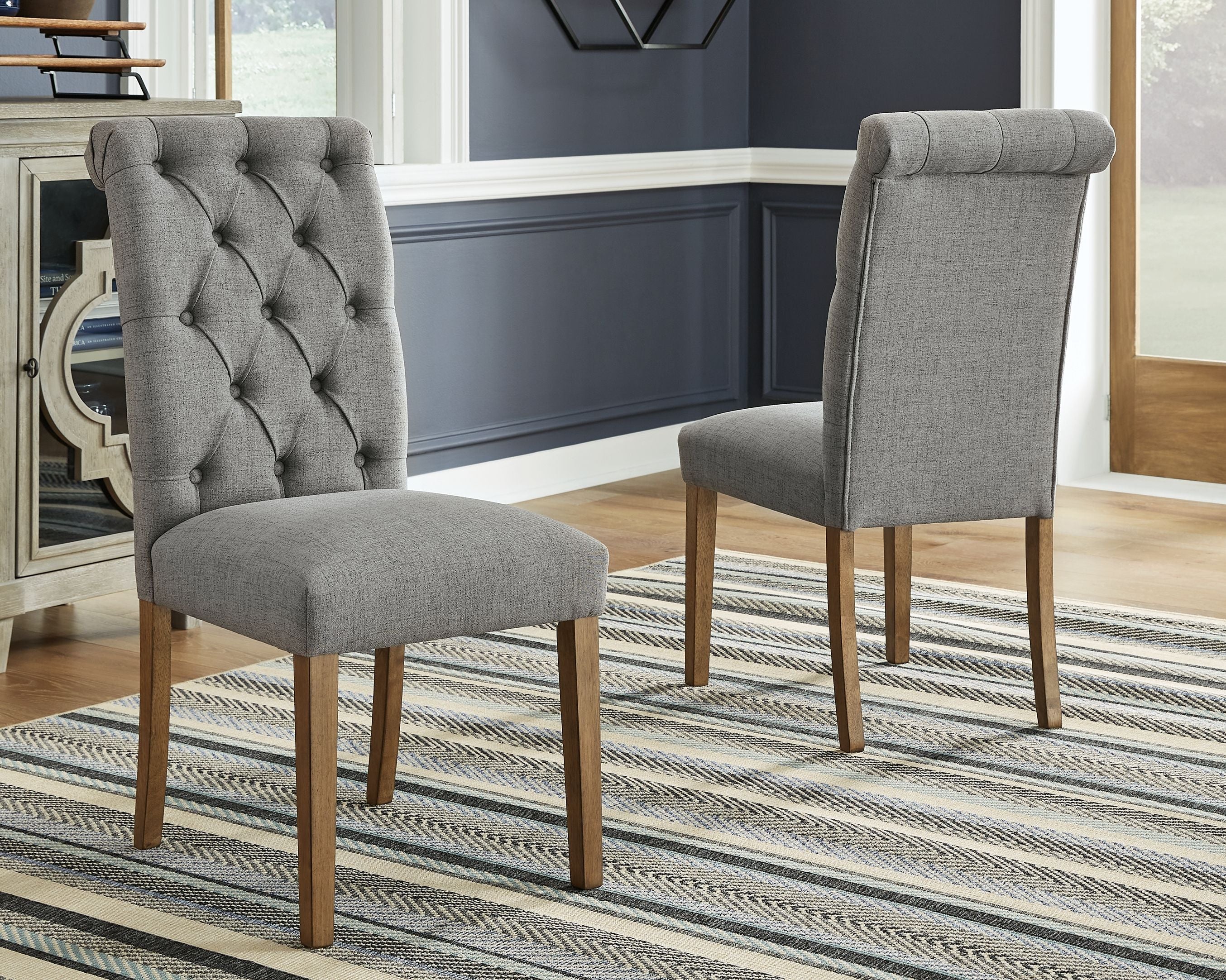 Signature Design by Ashley® Harvina - Gray - Dining Uph Side Chair (Set of 2) | Meri Furniture
