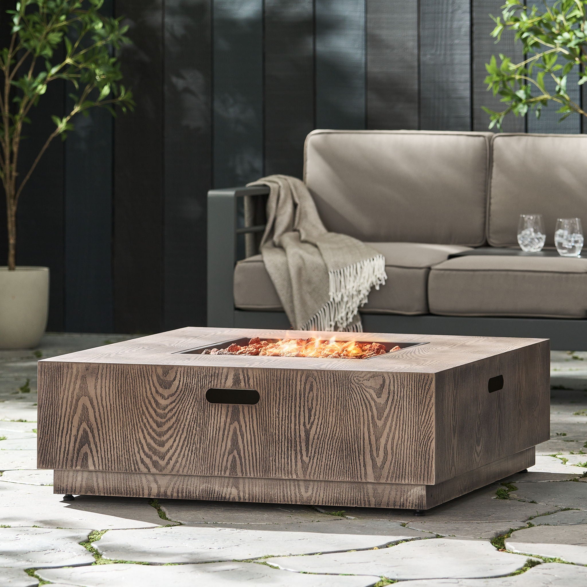 Wellington Square Iron Fire Pit With Wood Pattern Design And 50,000 Btu Output