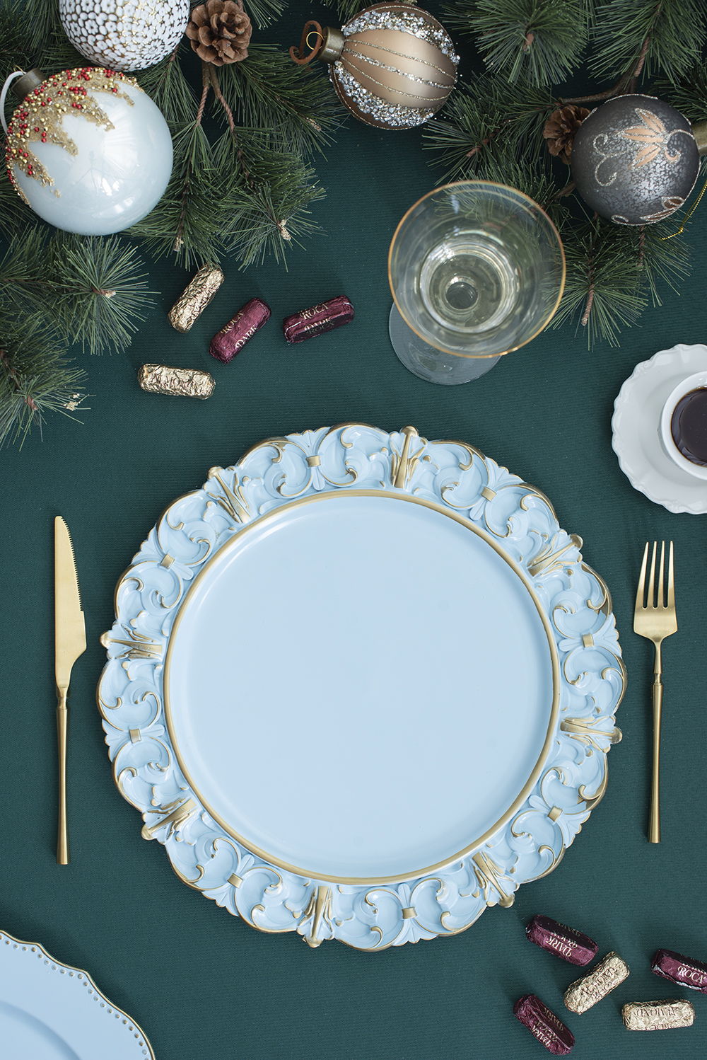 Plastic Charger Plate (Set of 6) - Blue / Gold