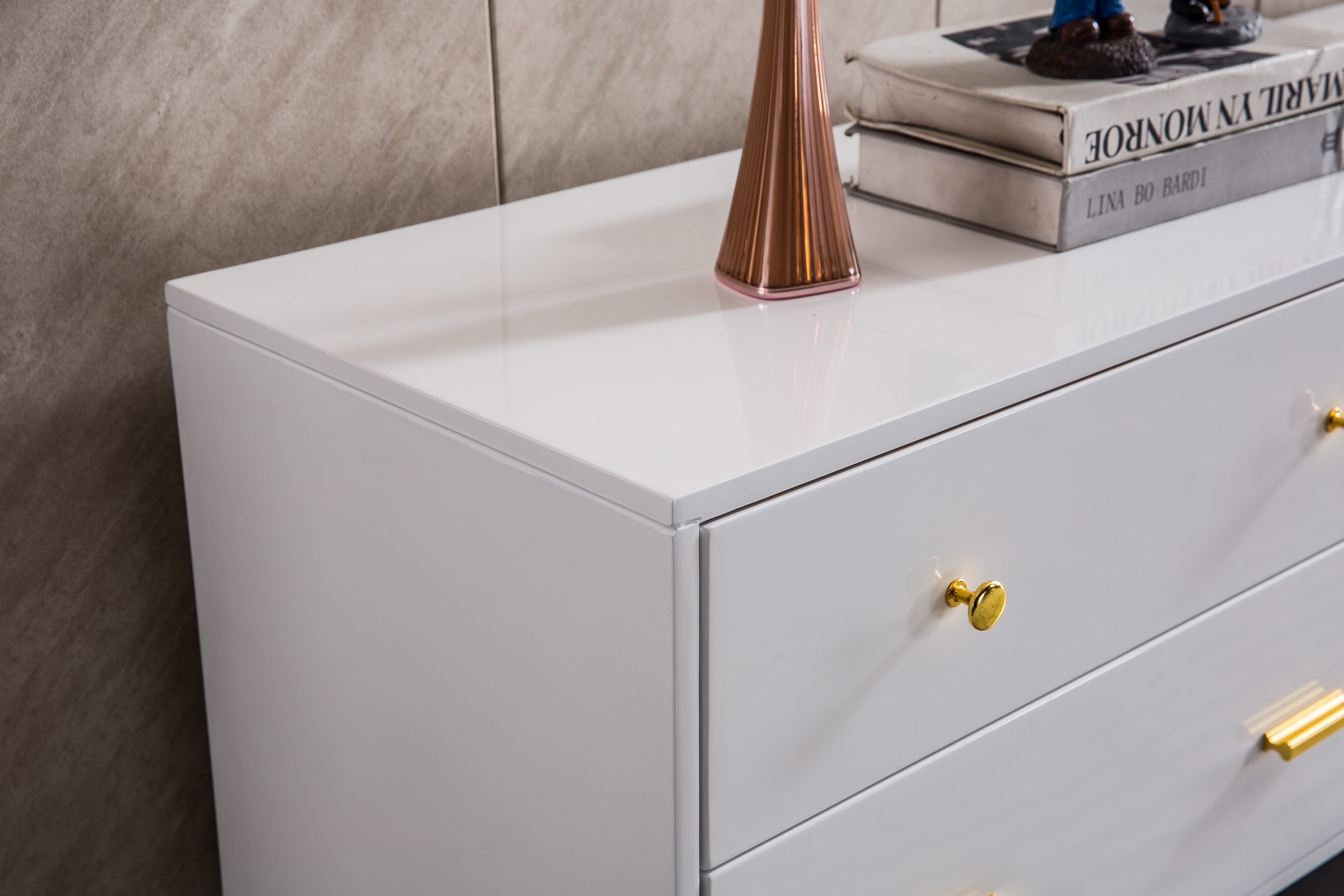 Modern White Lacquer TV Stand with Wooden Legs