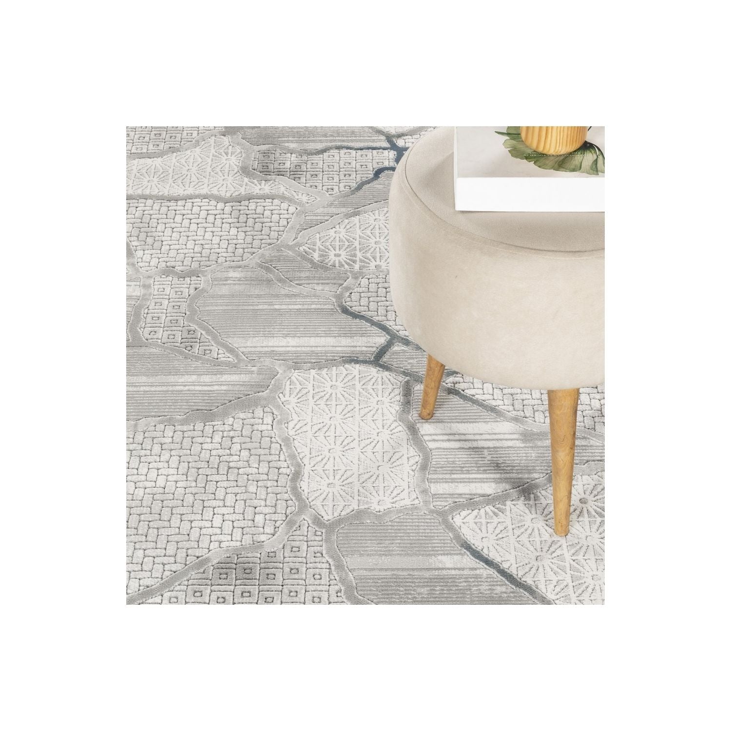 Geometrix - 5'3" X 7'3" Area Rug, Geometric 3D Effect - Gray / Ivory