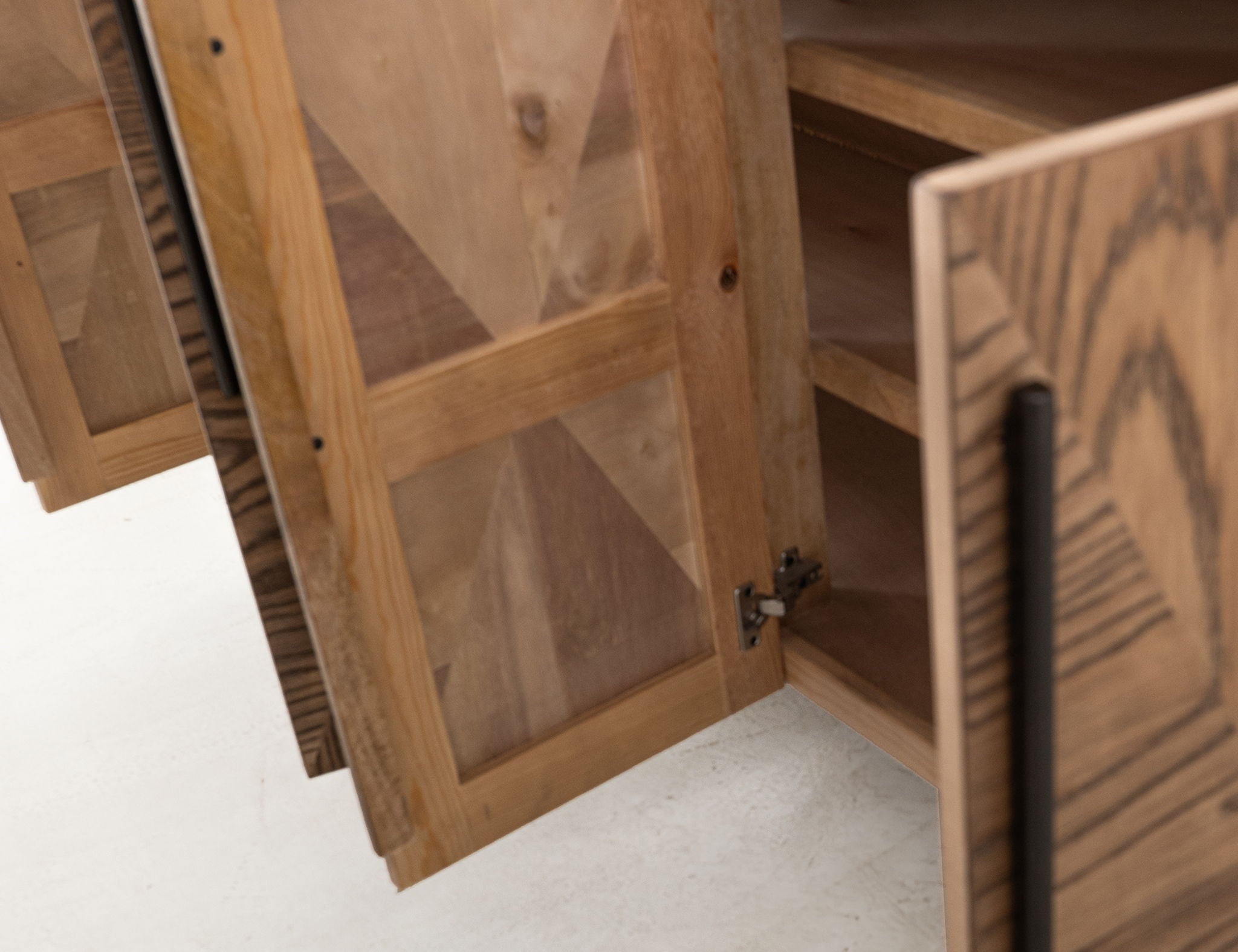 Verona - 4-Door Console - Renwick Oak Brown