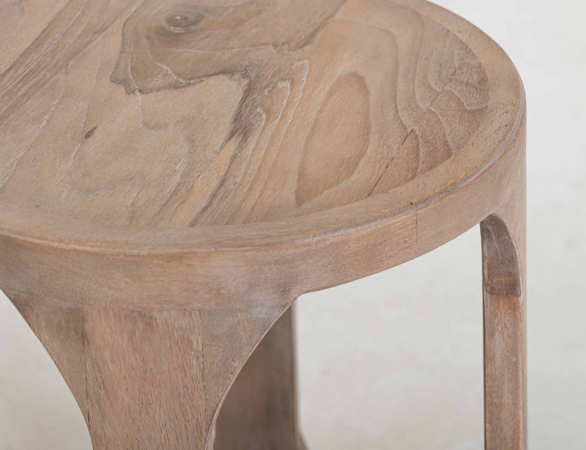 Balam - 1 Shelf Table