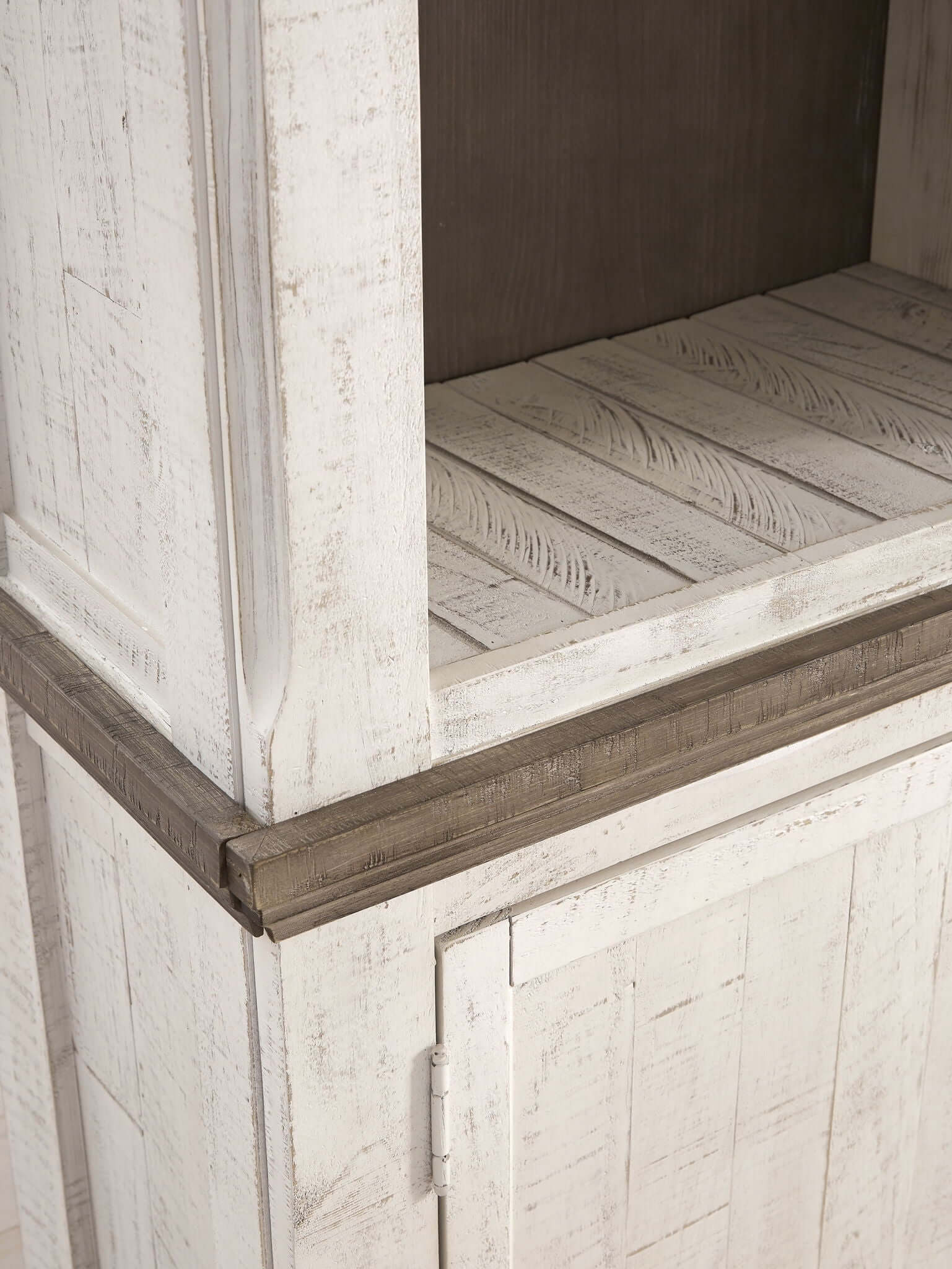 Havalance - 4 Pc. - Entertainment Center - 67" TV Stand - Brown / Beige