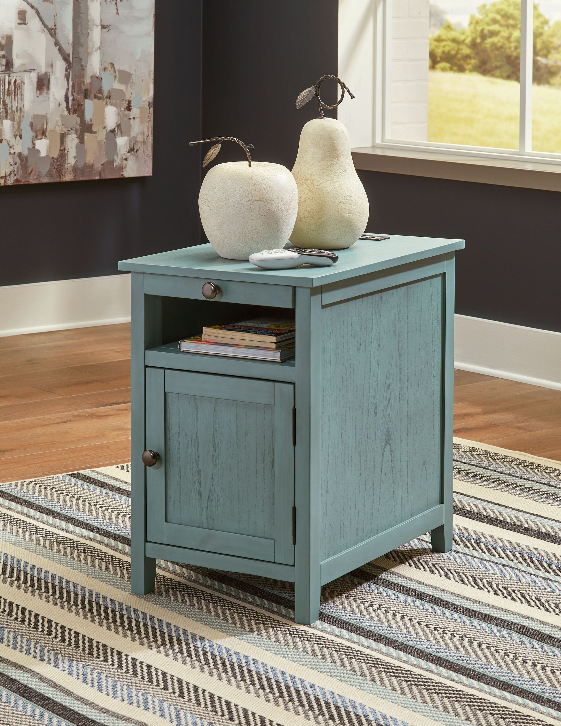 Signature Design by Ashley® Treytown - Chair Side End Table | Meri Furniture