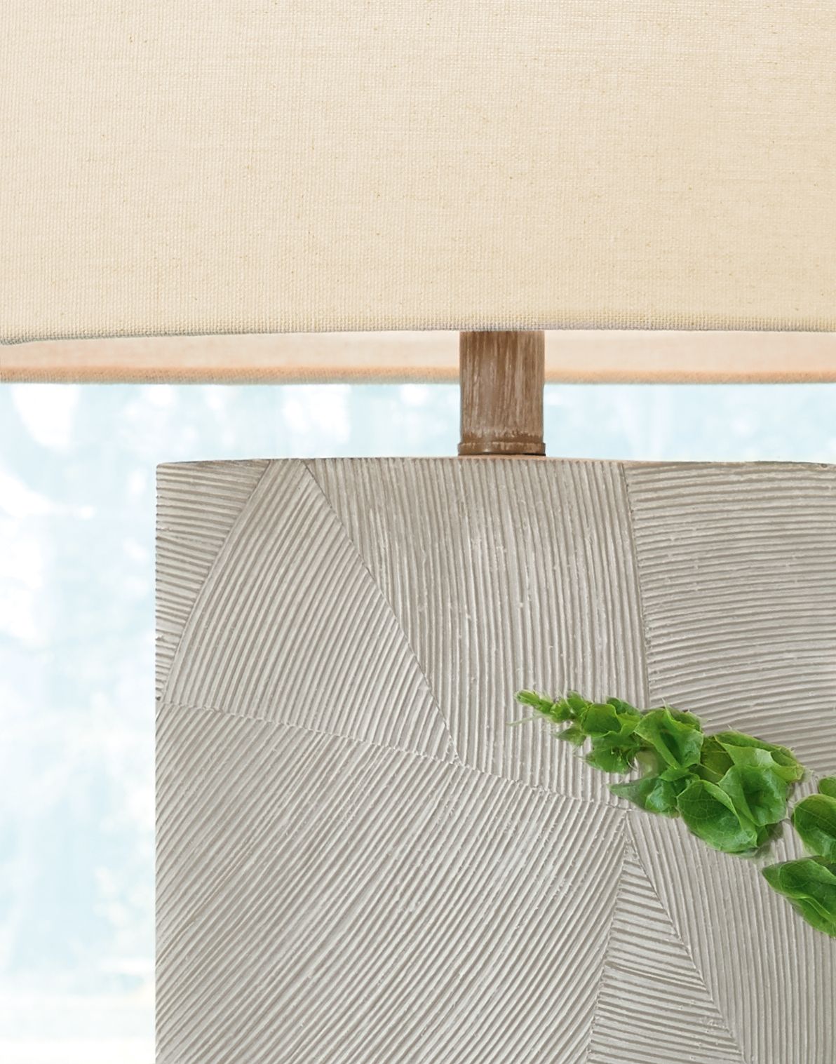 Ashley Furniture Bradard - Brown - Poly Table Lamp | Meri Furniture
