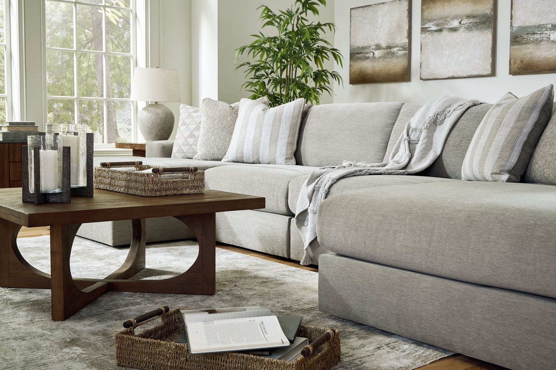 Signature Design by Ashley® Avaliyah - Sectional | Meri Furniture