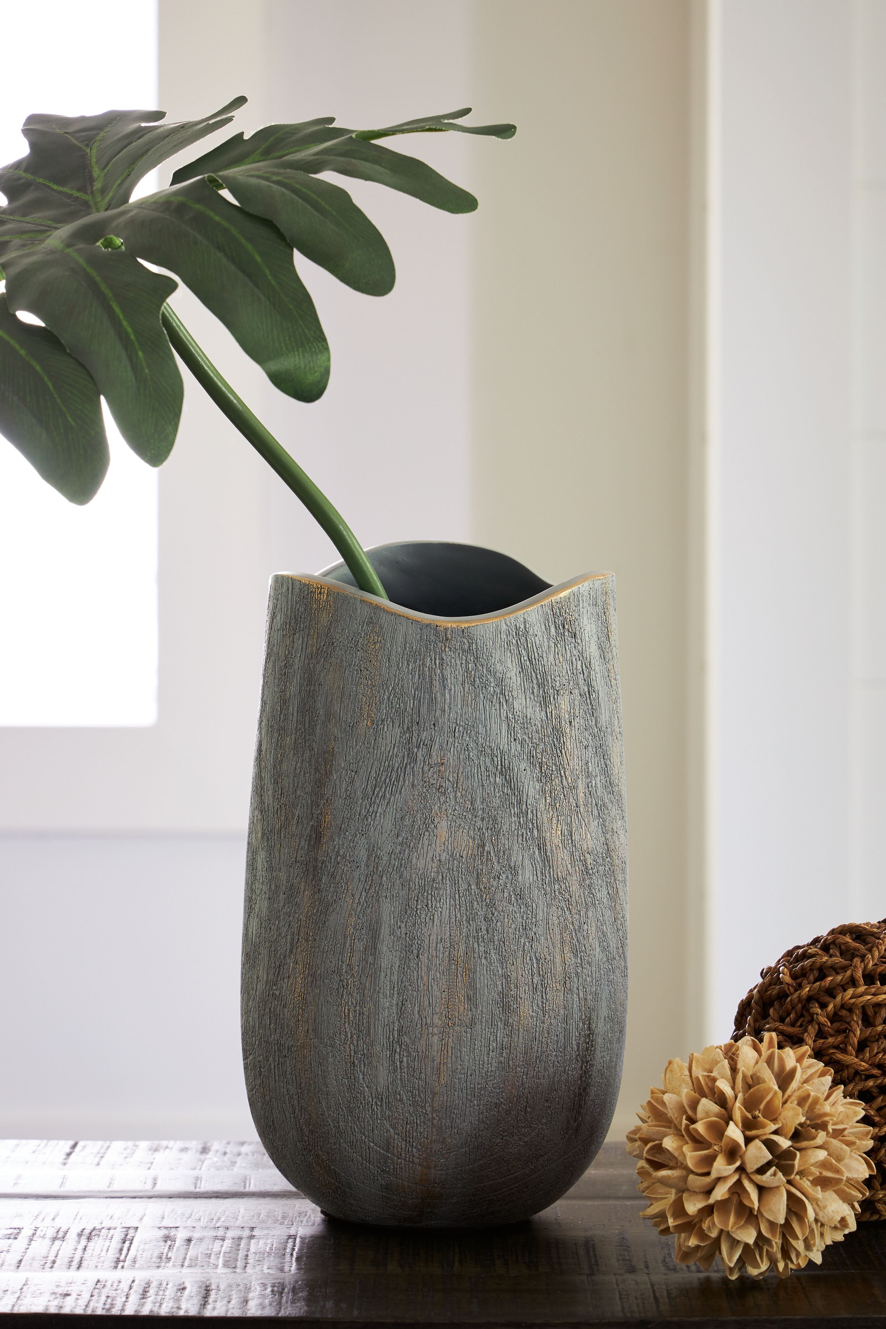 Signature Design by Ashley® Iverly - Vase | Meri Furniture