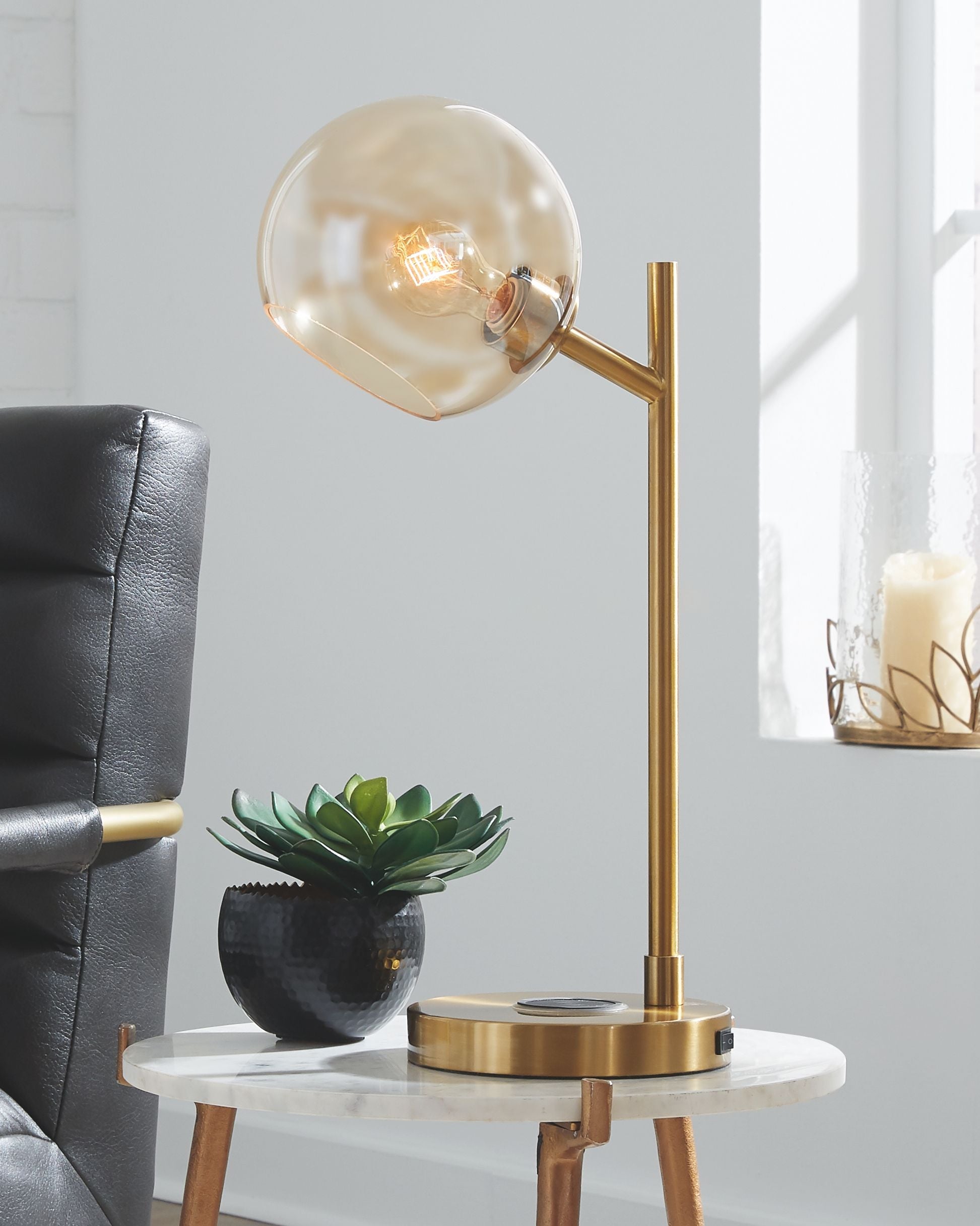 Ashley Furniture Abanson - Metal Lamp | Meri Furniture