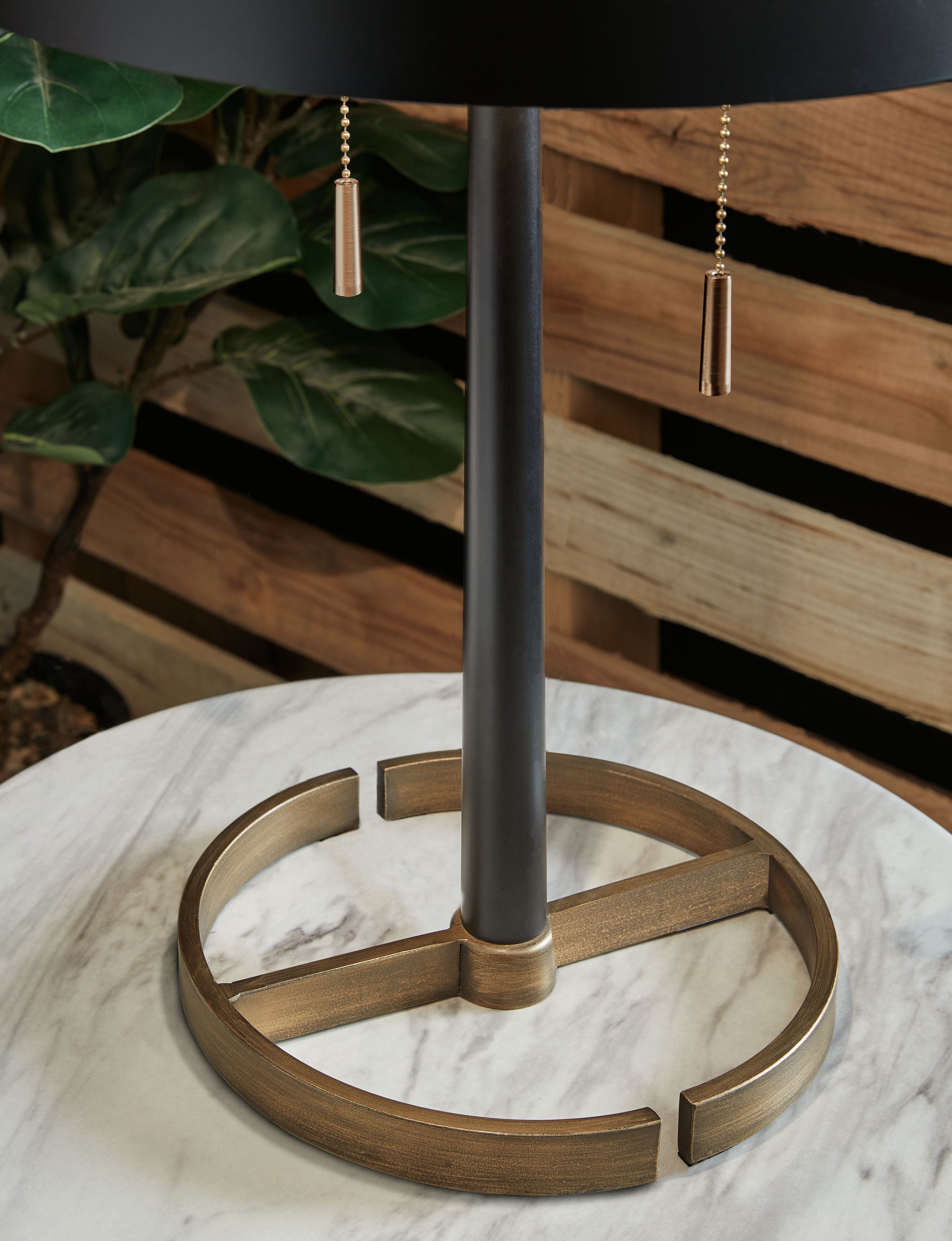 Ashley Furniture Amadell - Metal Lamp | Meri Furniture