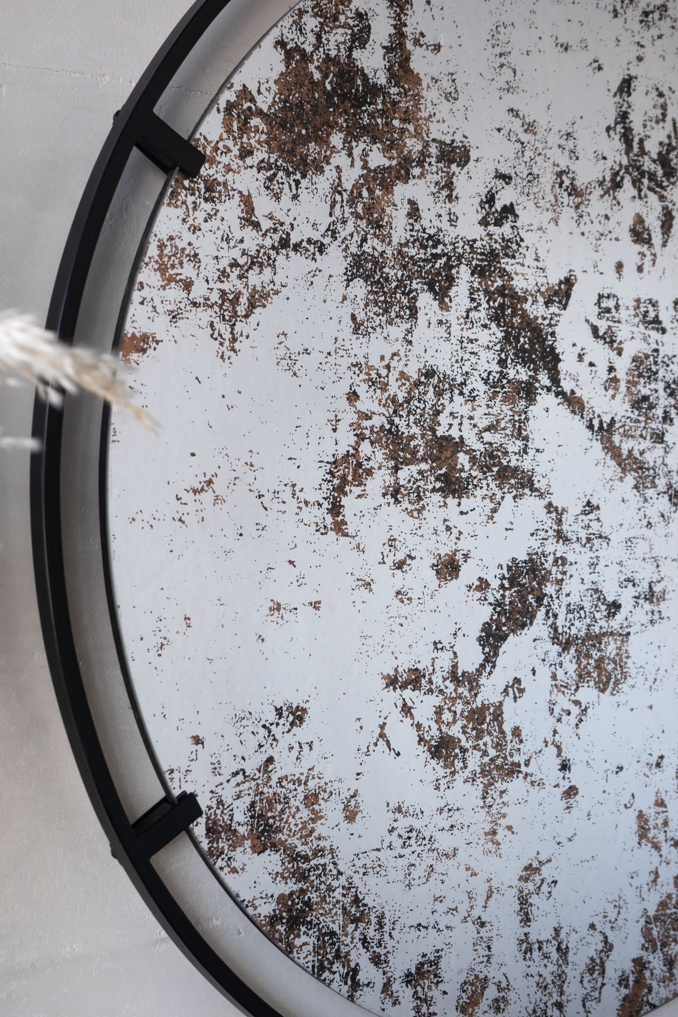 Theodor - Mirror With Industrial Design Round Mirror With Metal Frame For Wall Decor & Entryway Console Lean Against Wall - Black