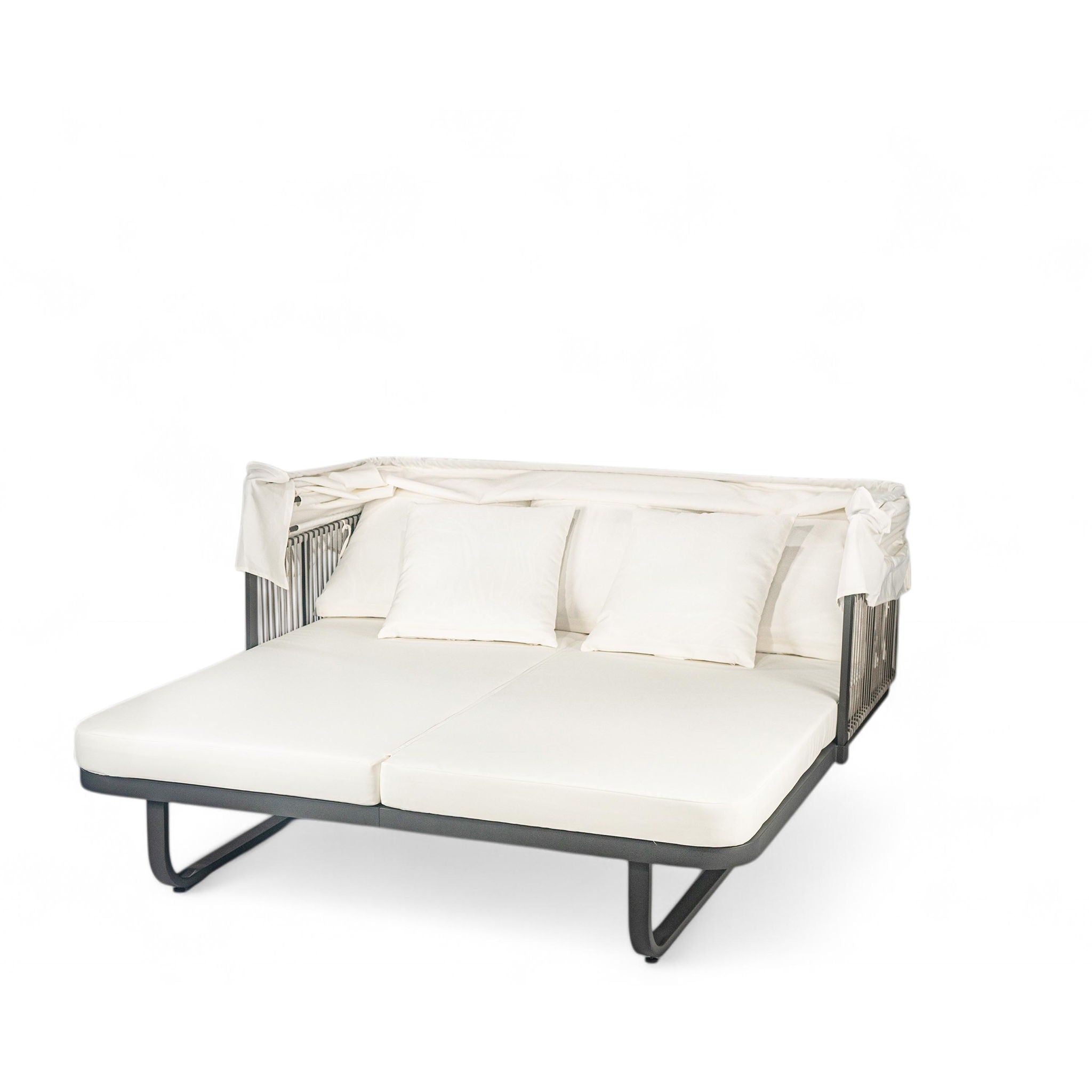 Outdoor Patio Rattan Daybed With Detachable Pillows