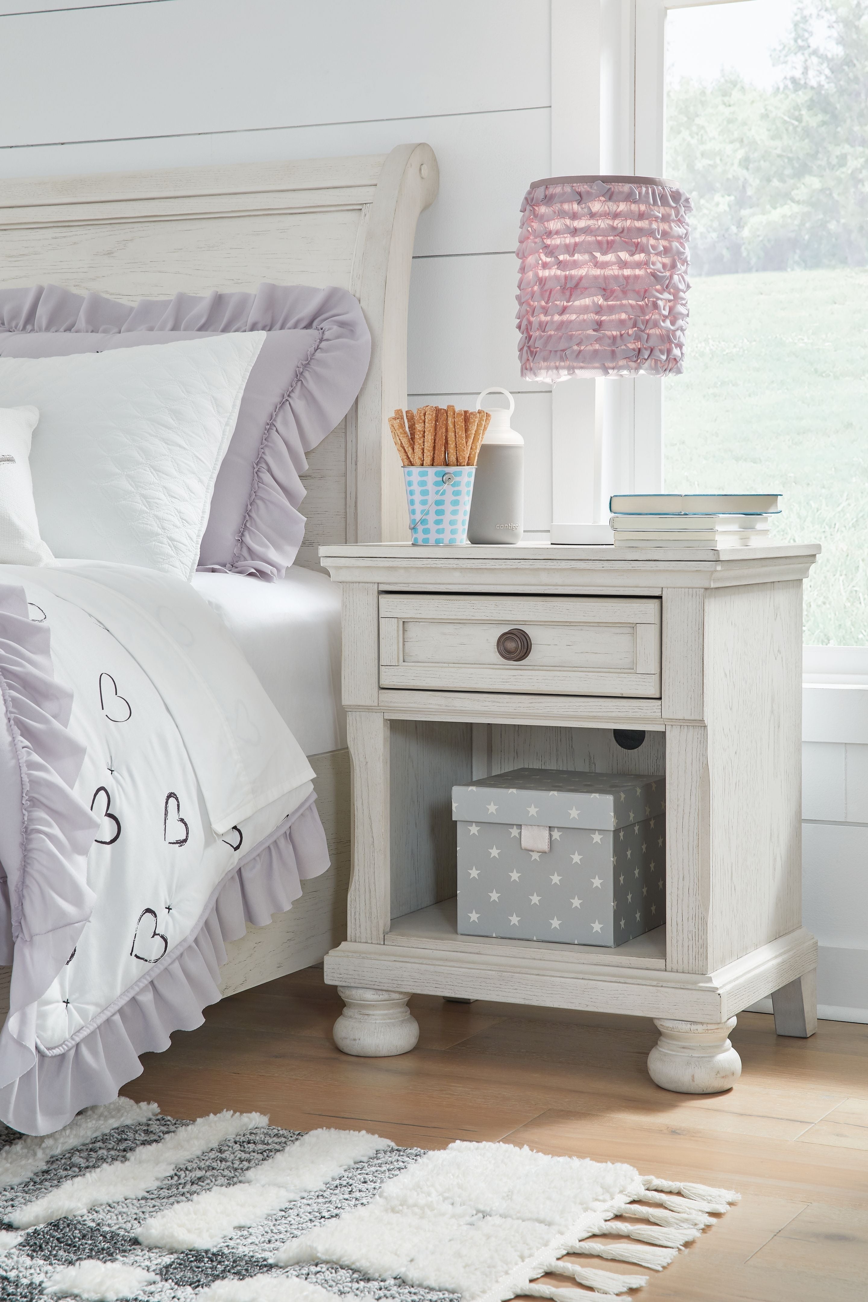 Signature Design by Ashley® Robbinsdale - Antique White - One Drawer Night Stand | Meri Furniture