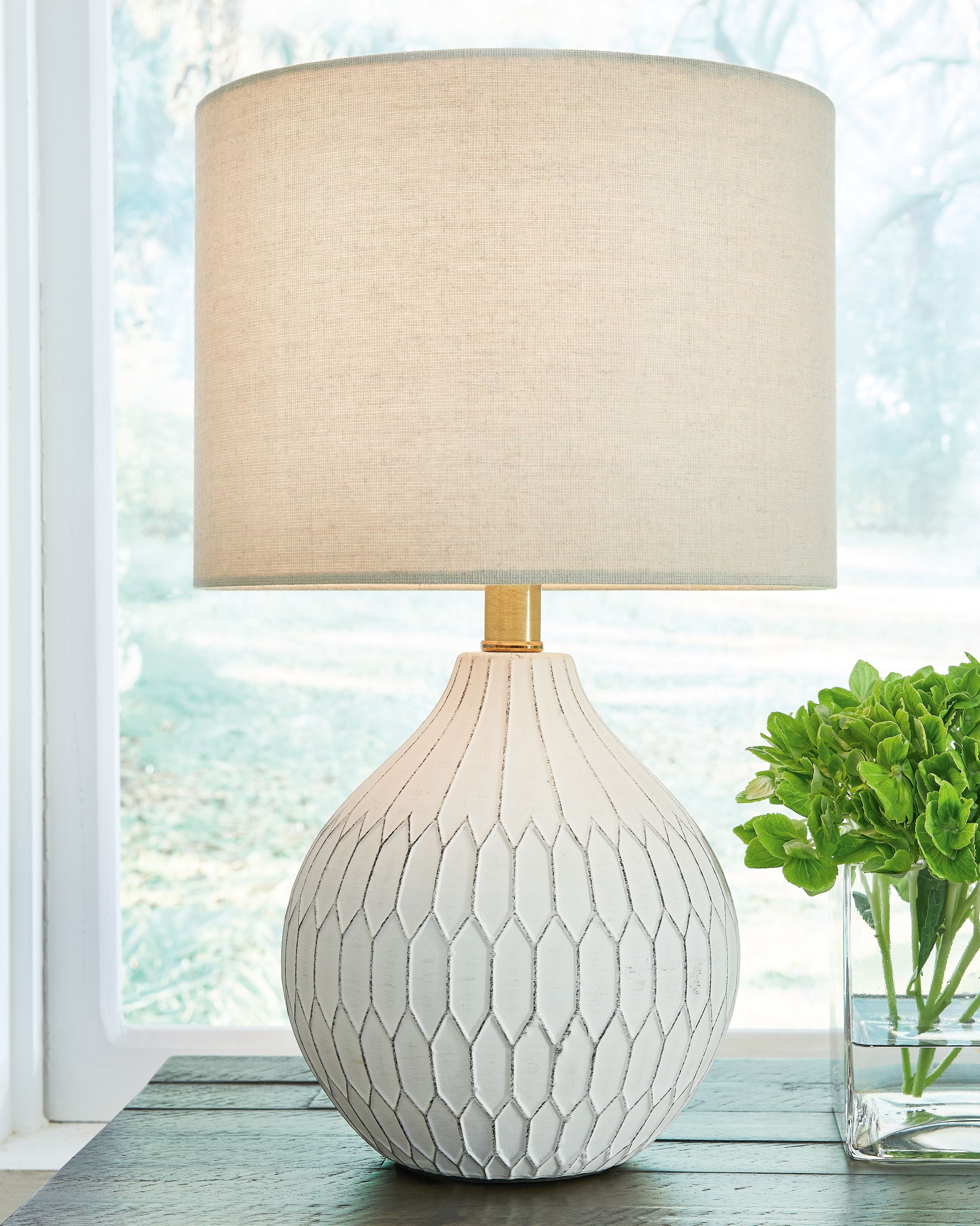 Ashley Furniture Wardmont - White - Ceramic Table Lamp | Meri Furniture
