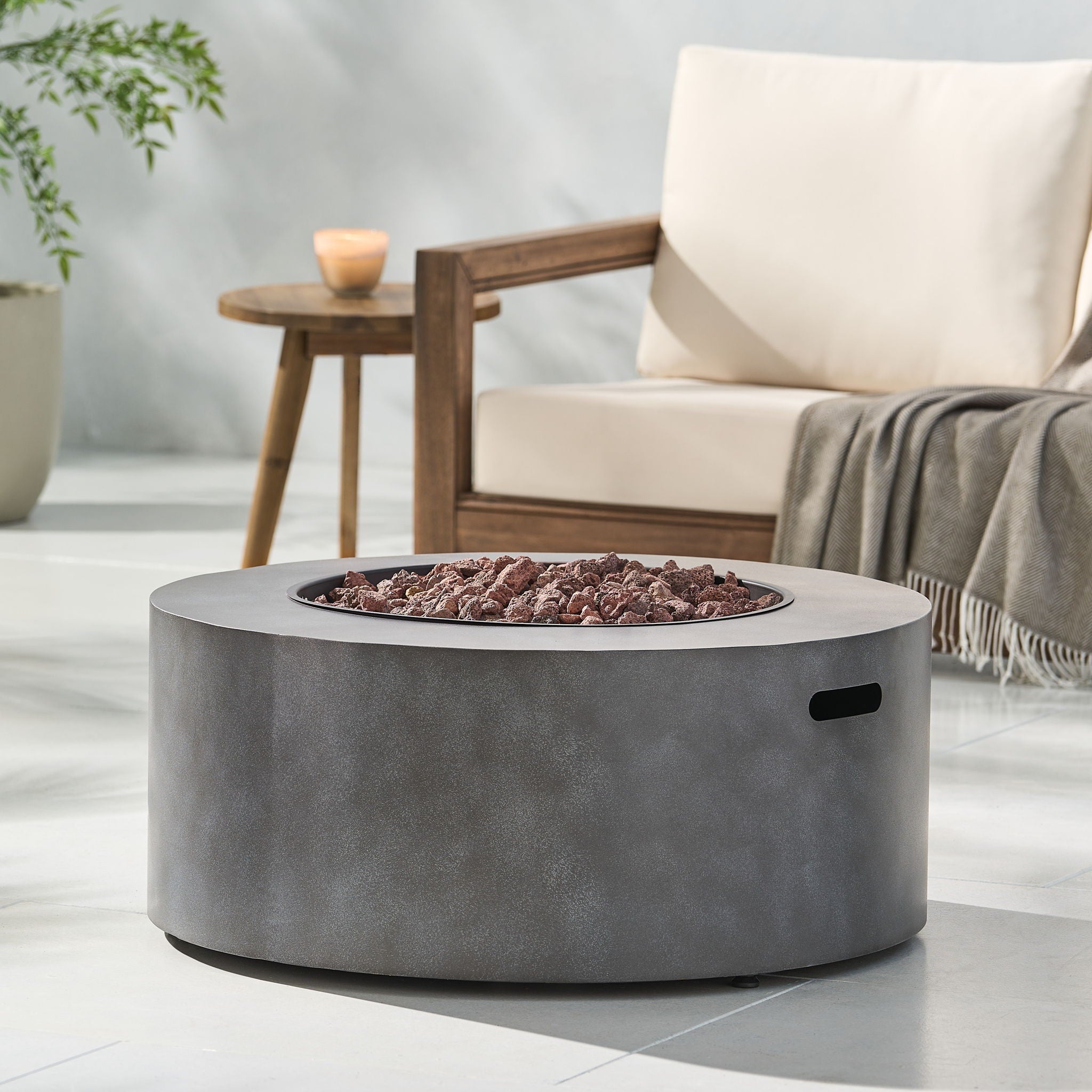 Round Iron Fire Pit With 40,000 Btu