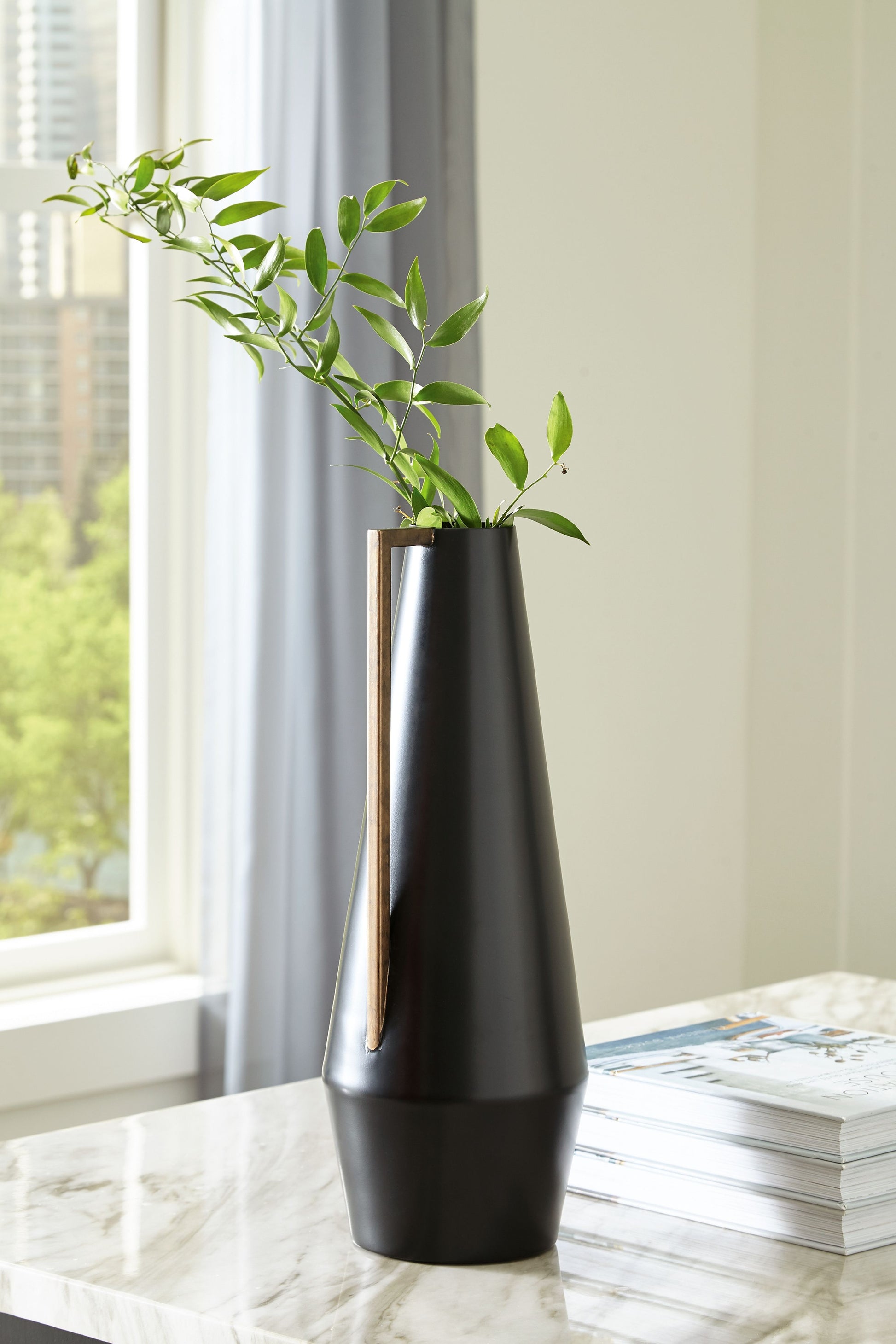 Signature Design by Ashley® Pouderbell - Vase | Meri Furniture