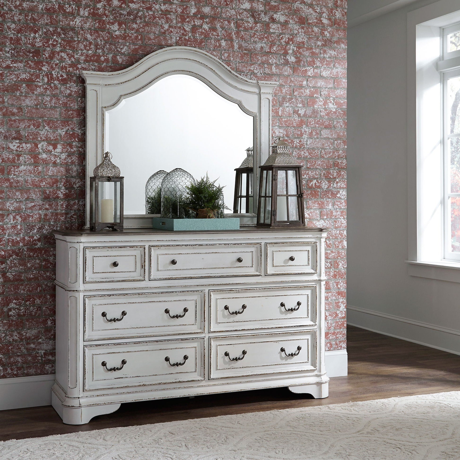 Liberty Furniture Magnolia Manor - 7 Drawer Dresser | Meri Furniture
