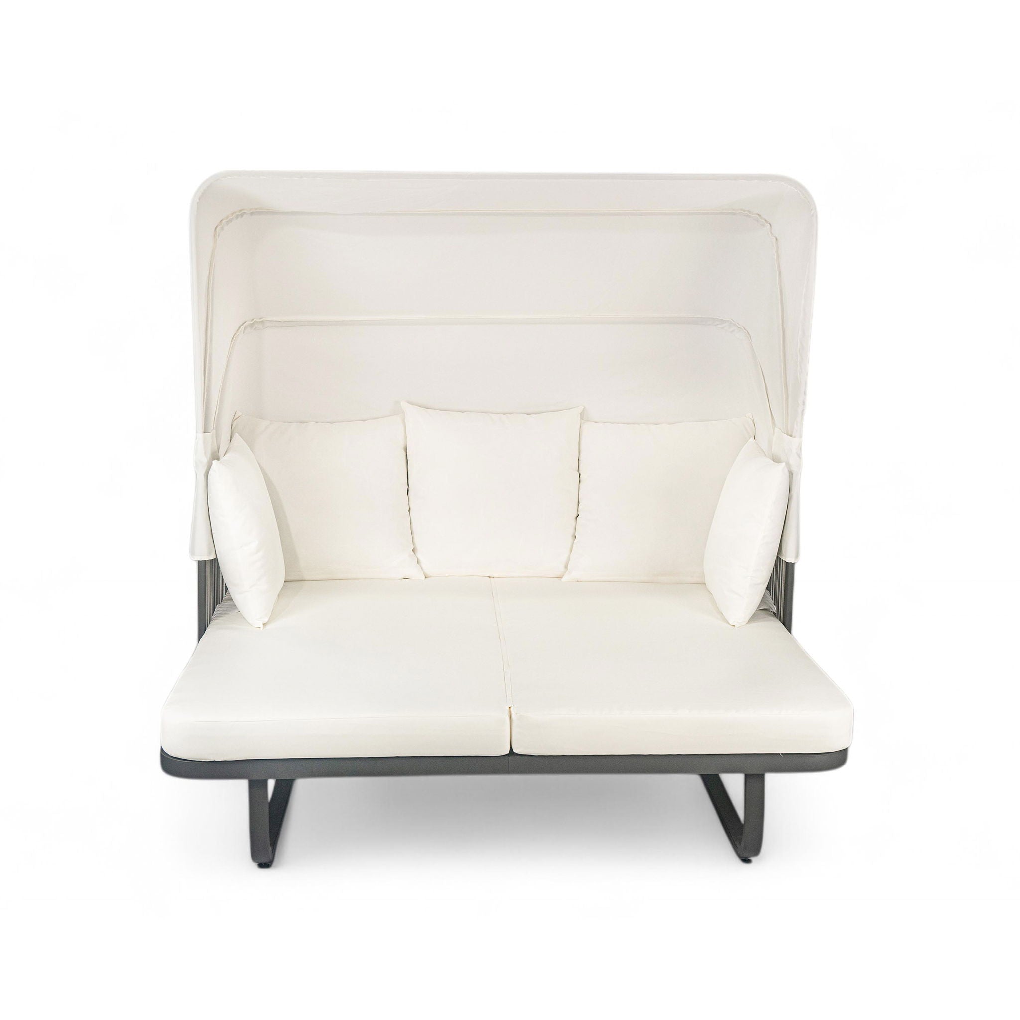 Outdoor Patio Rattan Daybed With Detachable Pillows