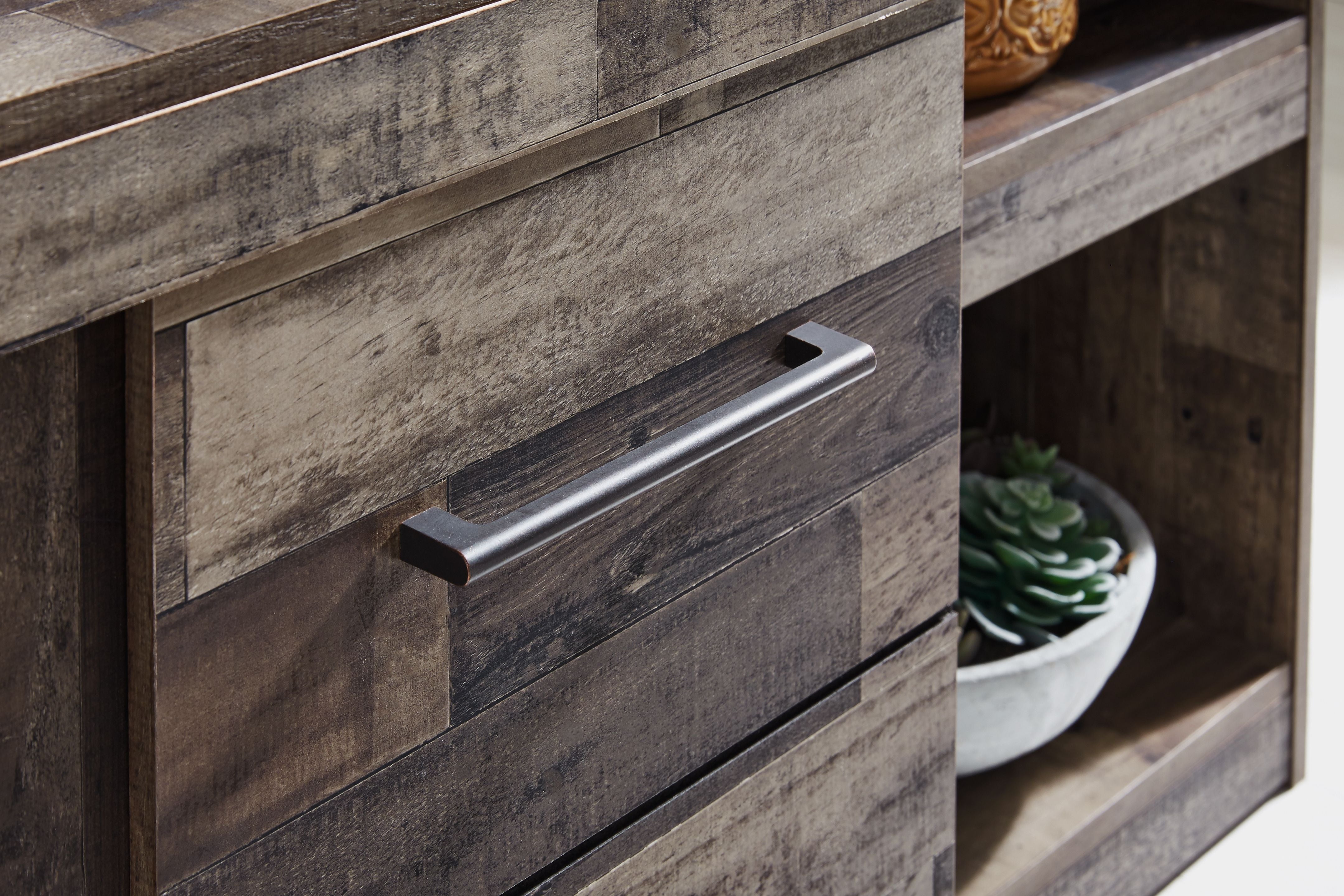 Signature Design by Ashley® Derekson - Entertainment Center | Meri Furniture