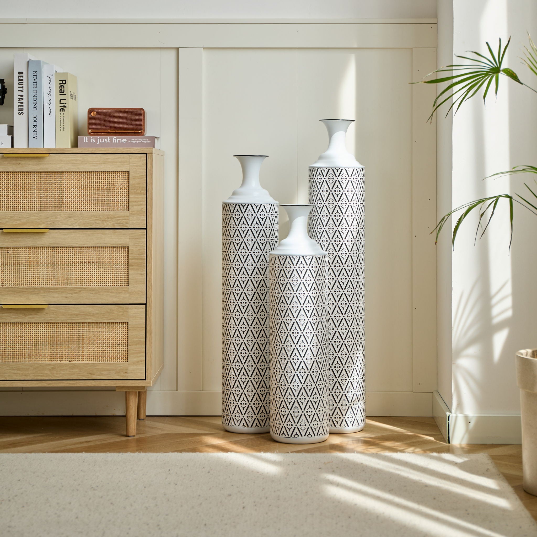 Modern Floor Vase Set Metal Vases With Geometric Pattern, 3 Piece Home Decor Set - White / Black