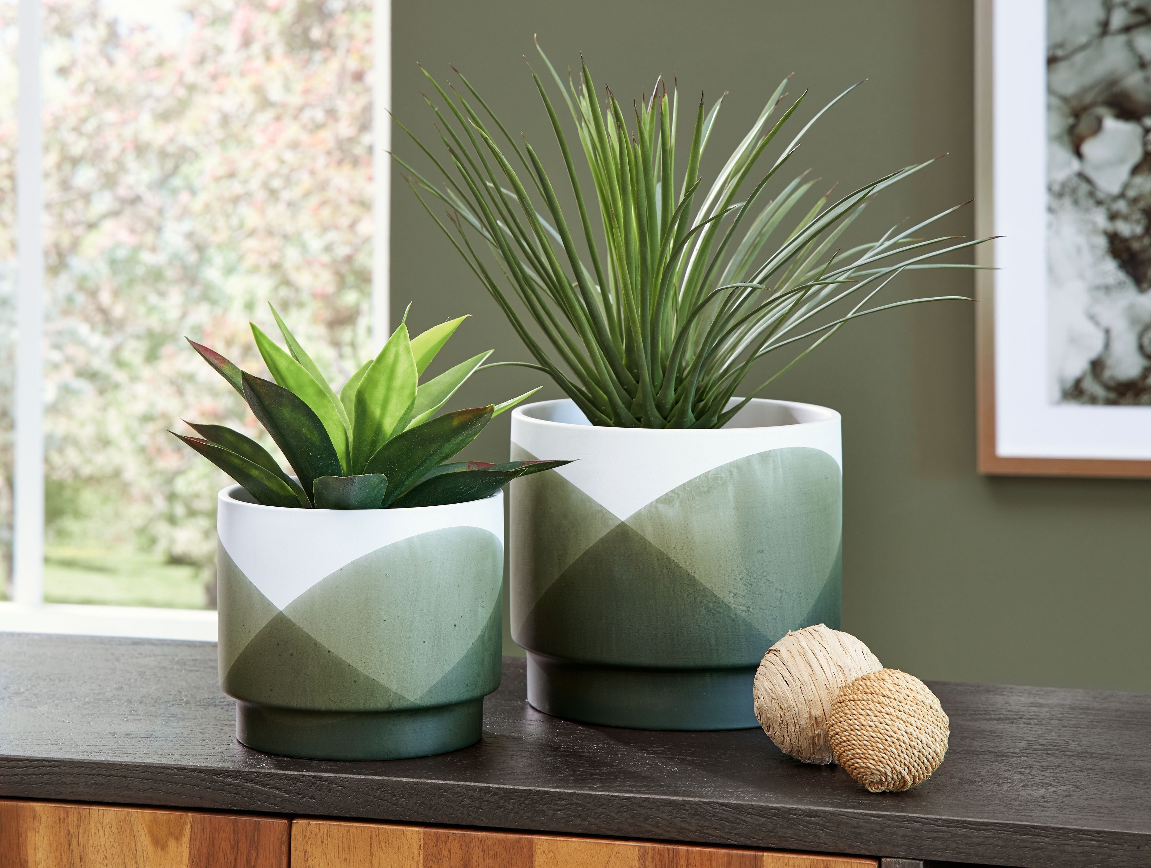 Signature Design by Ashley® Ardenridge - Green / White - Planter Set (Set of 2) | Meri Furniture