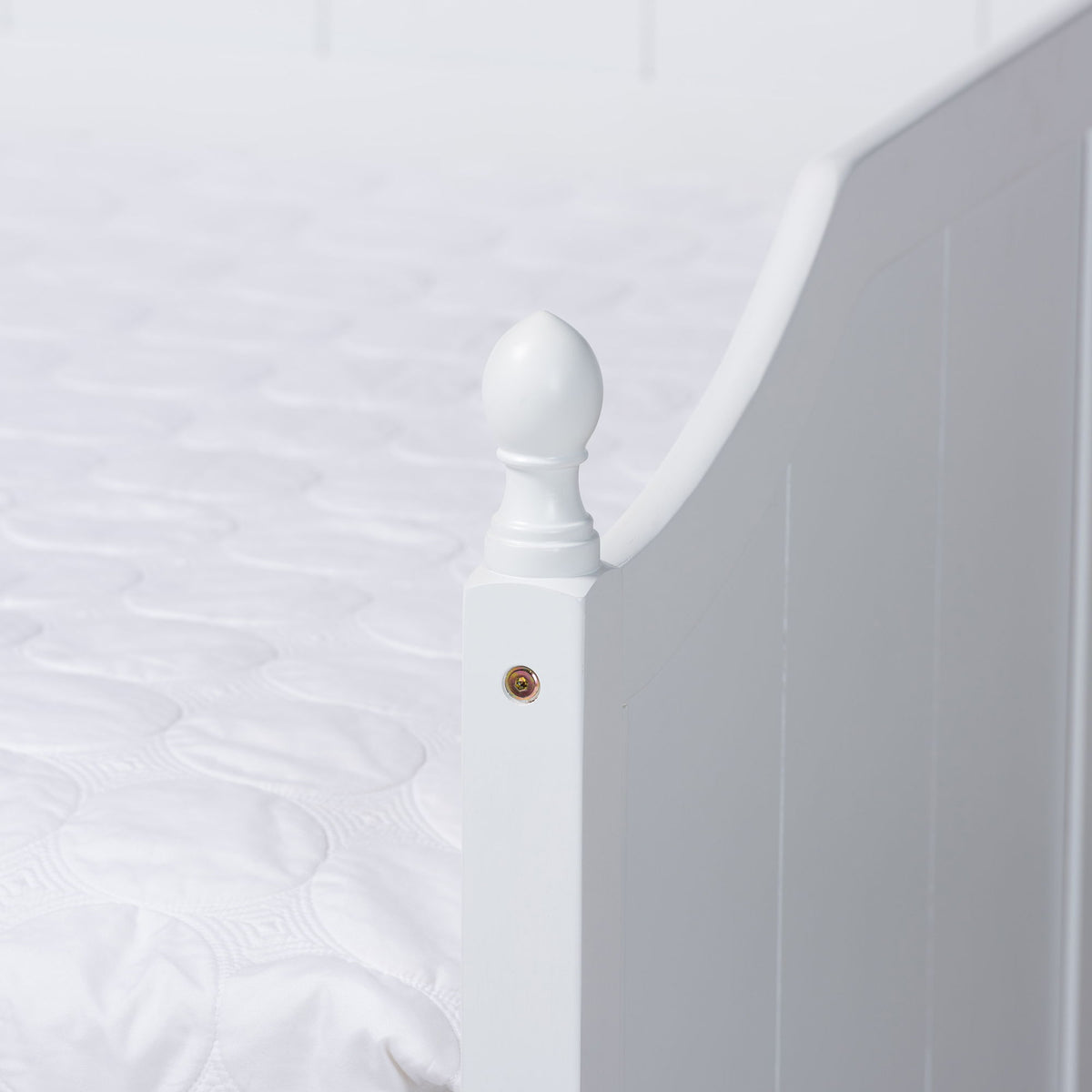Millie Cottage Farmhouse White Finished Wood Full Size Daybed with Twin Size Trundle