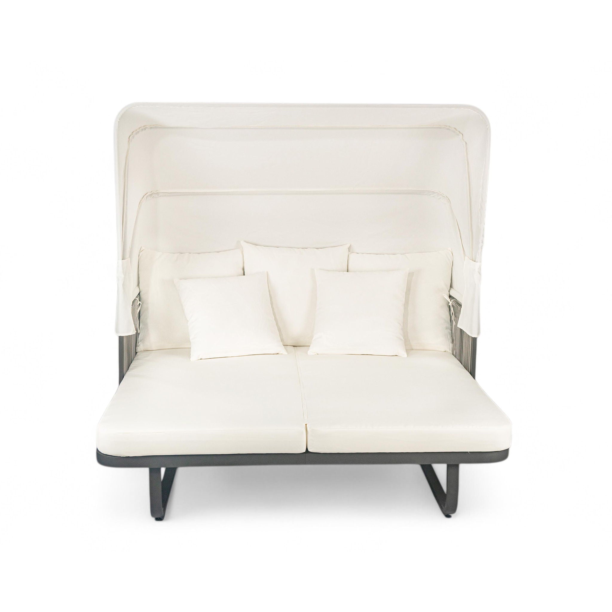 Outdoor Patio Rattan Daybed With Detachable Pillows