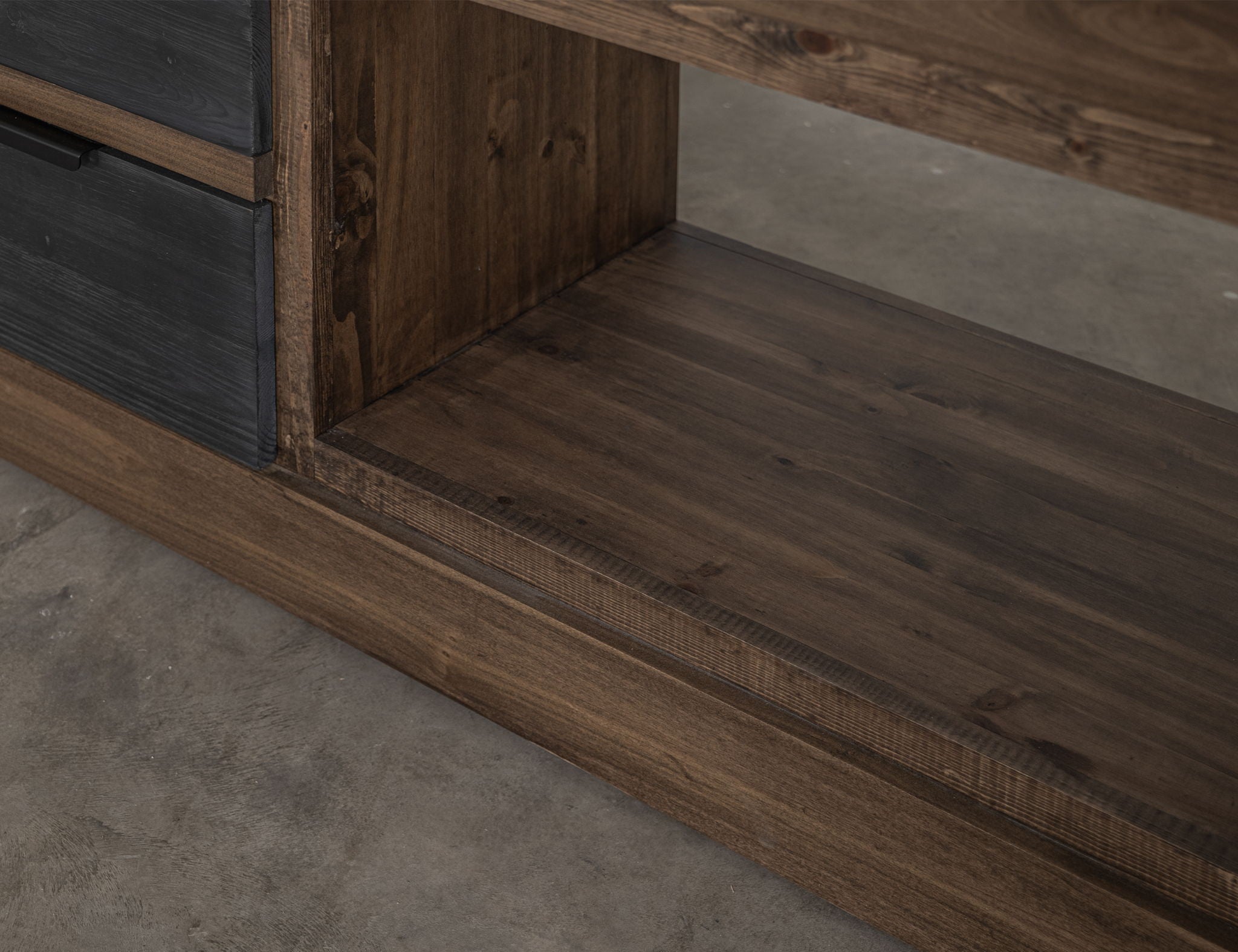 Tuxedo - Console - Brown / Black