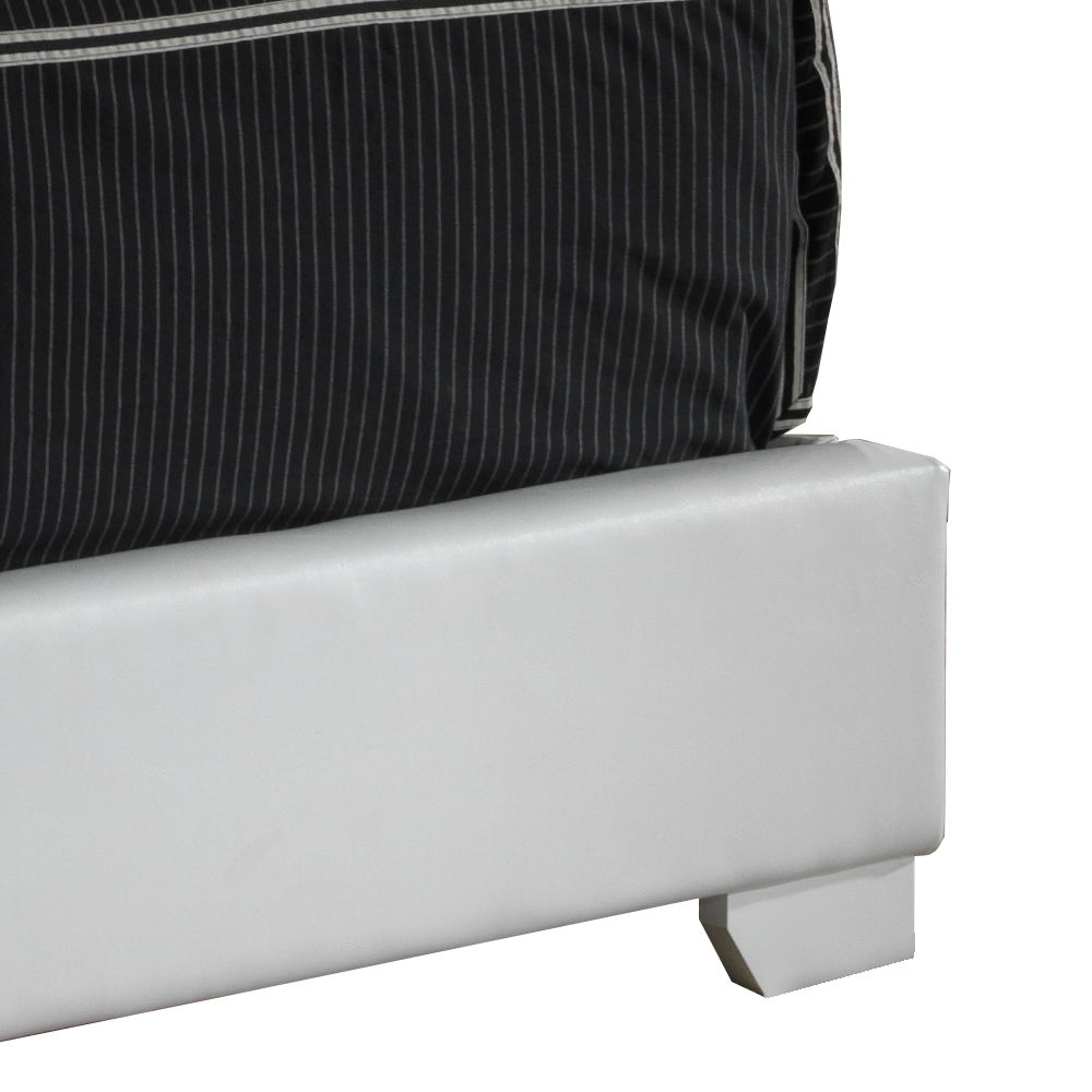 Elegant Platform Bed For Relaxed Spaces