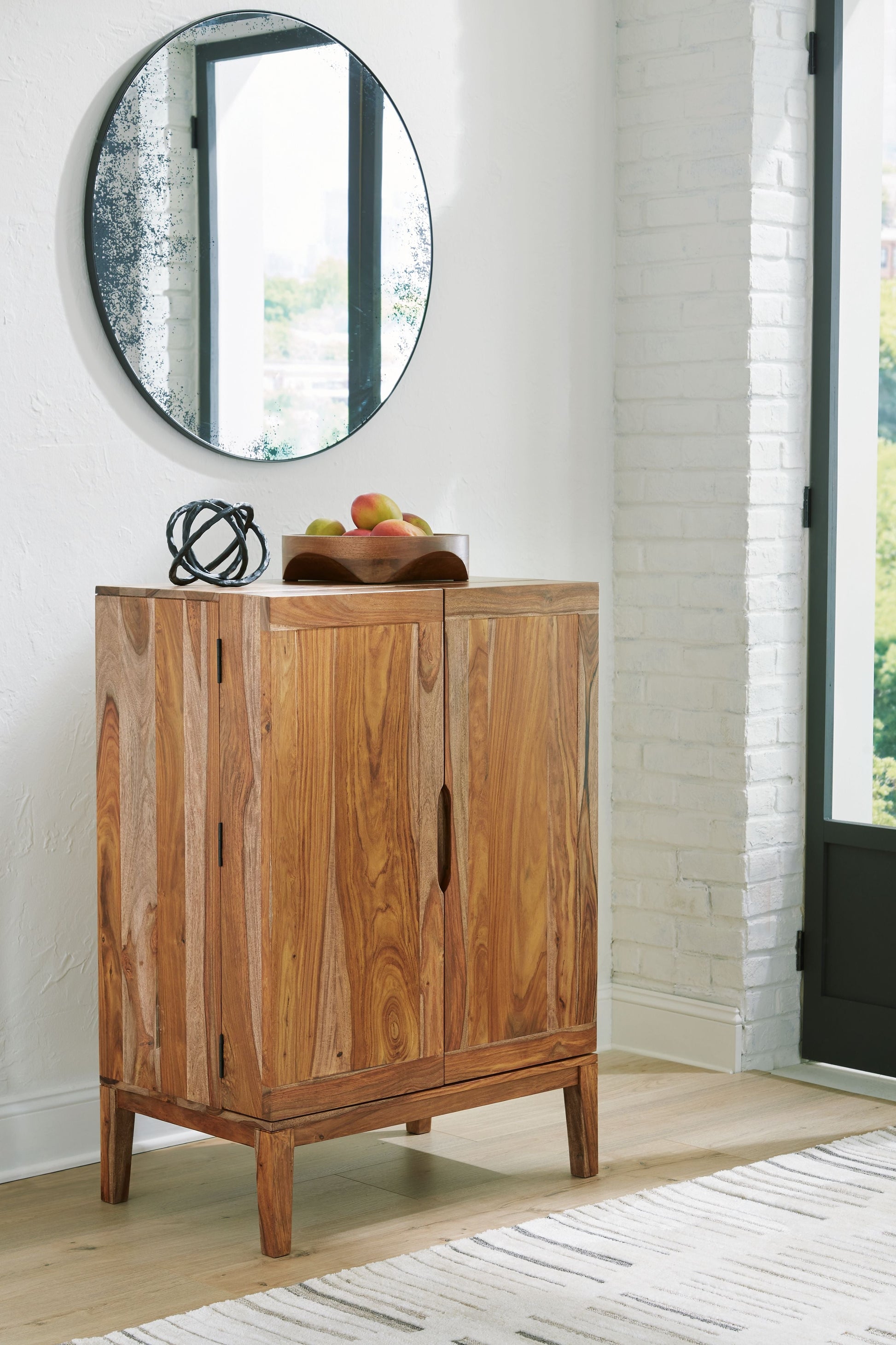 Signature Design by Ashley® Dressonni - Brown - Bar Cabinet | Meri Furniture
