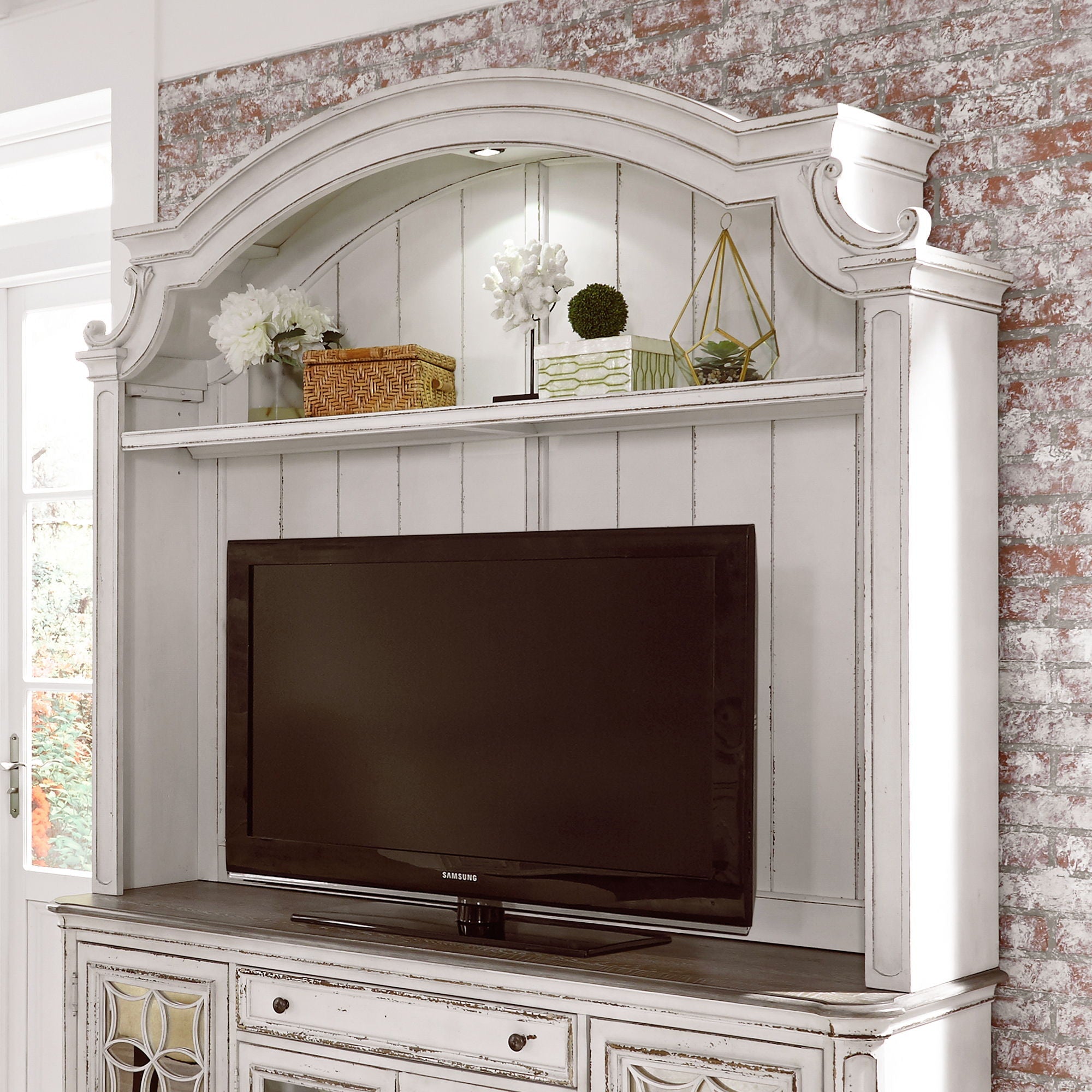 Liberty Furniture Magnolia Manor - Arched Entertainment Hutch - White | Meri Furniture