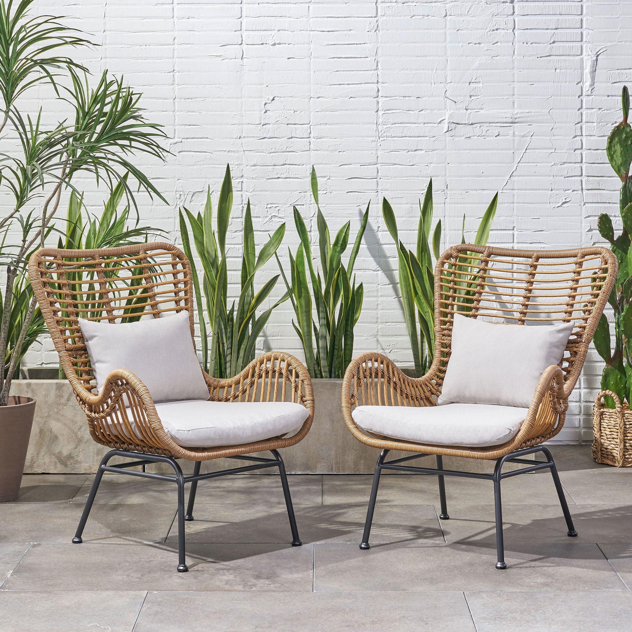 Modern Aesthetic Outdoor Rattan Accent Chair With Metal Legs