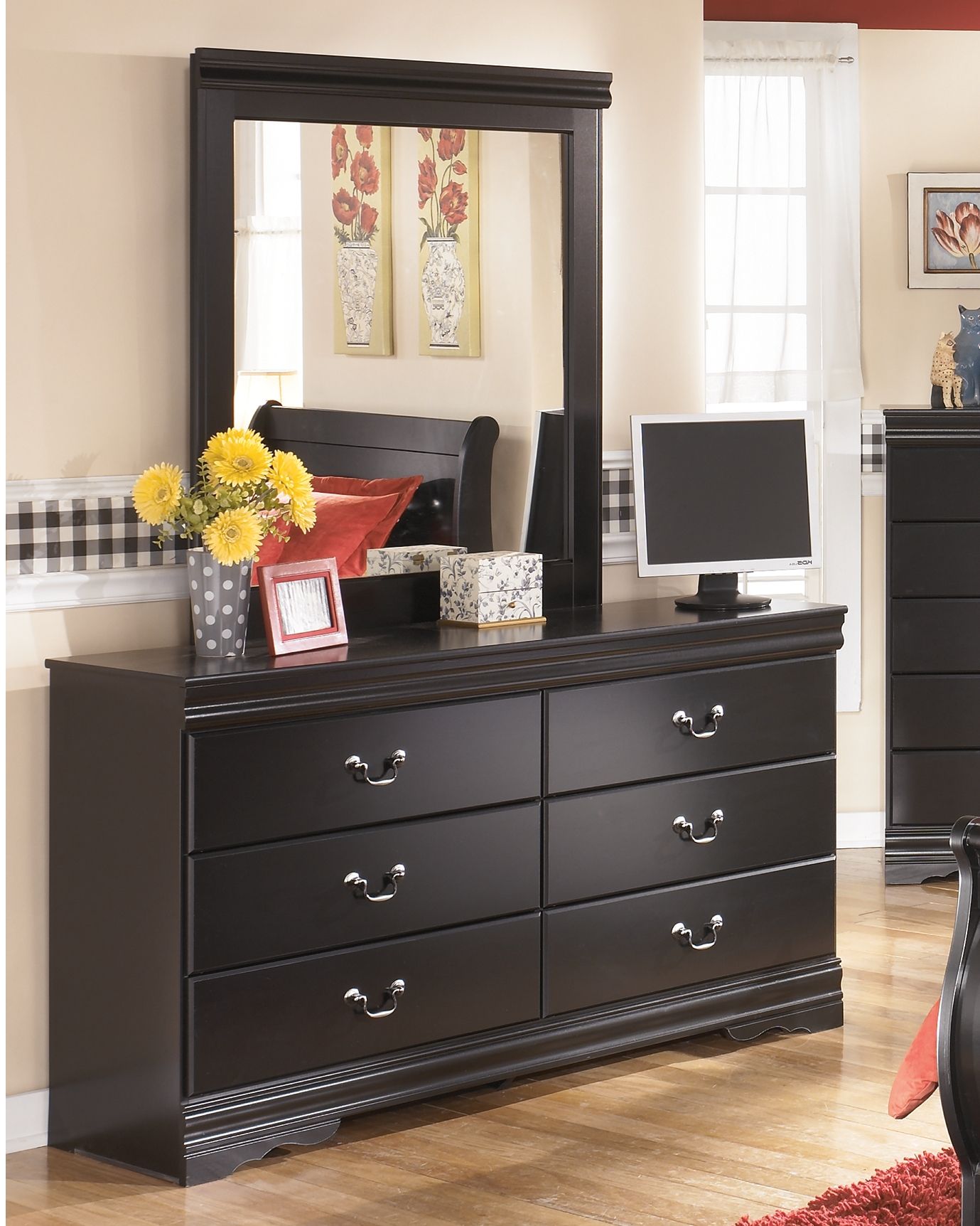 Signature Design by Ashley® Huey Vineyard - Black - Dresser, Mirror | Meri Furniture