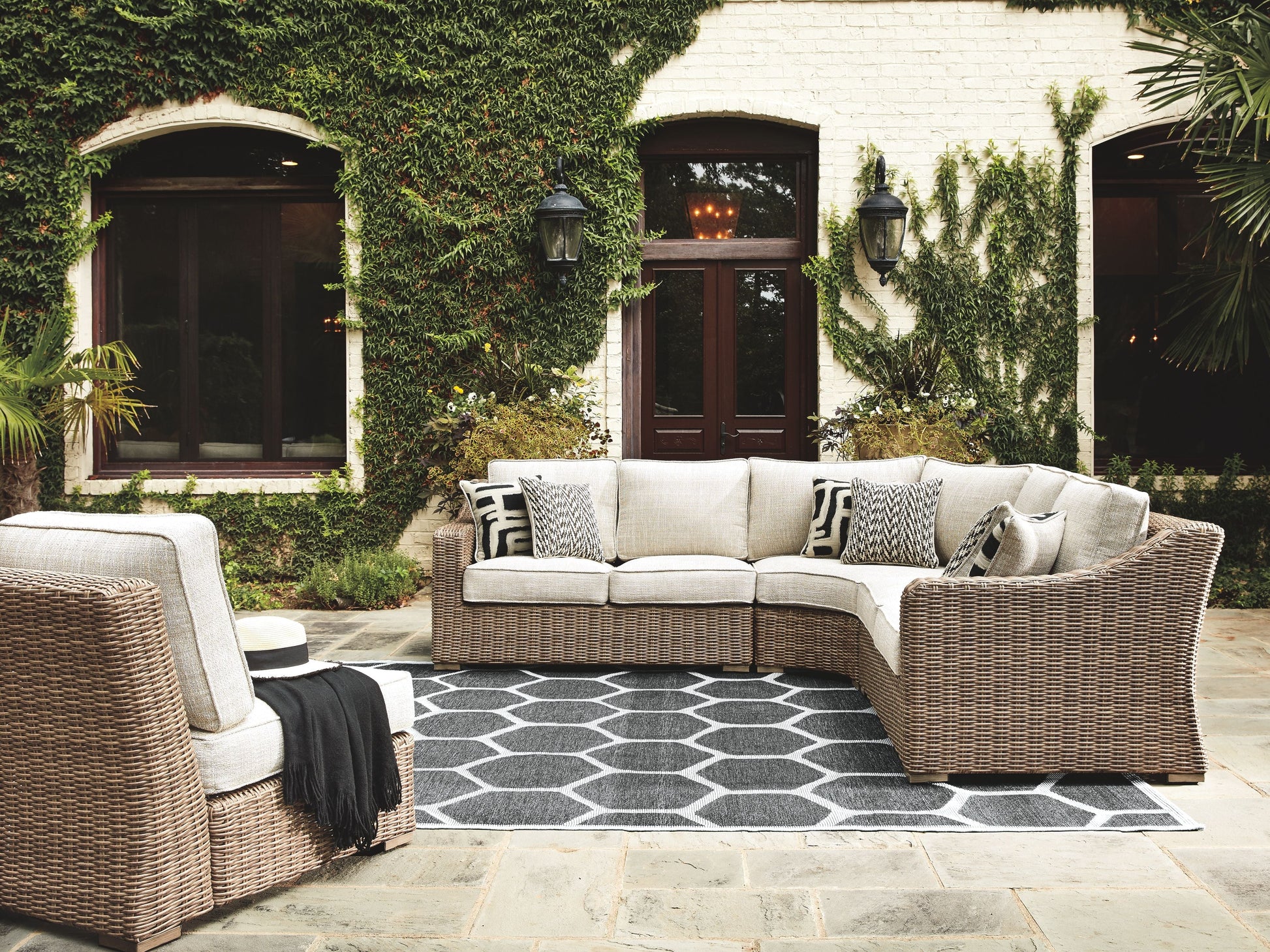 Signature Design by Ashley® Beachcroft - Sectional Lounge Set | Meri Furniture