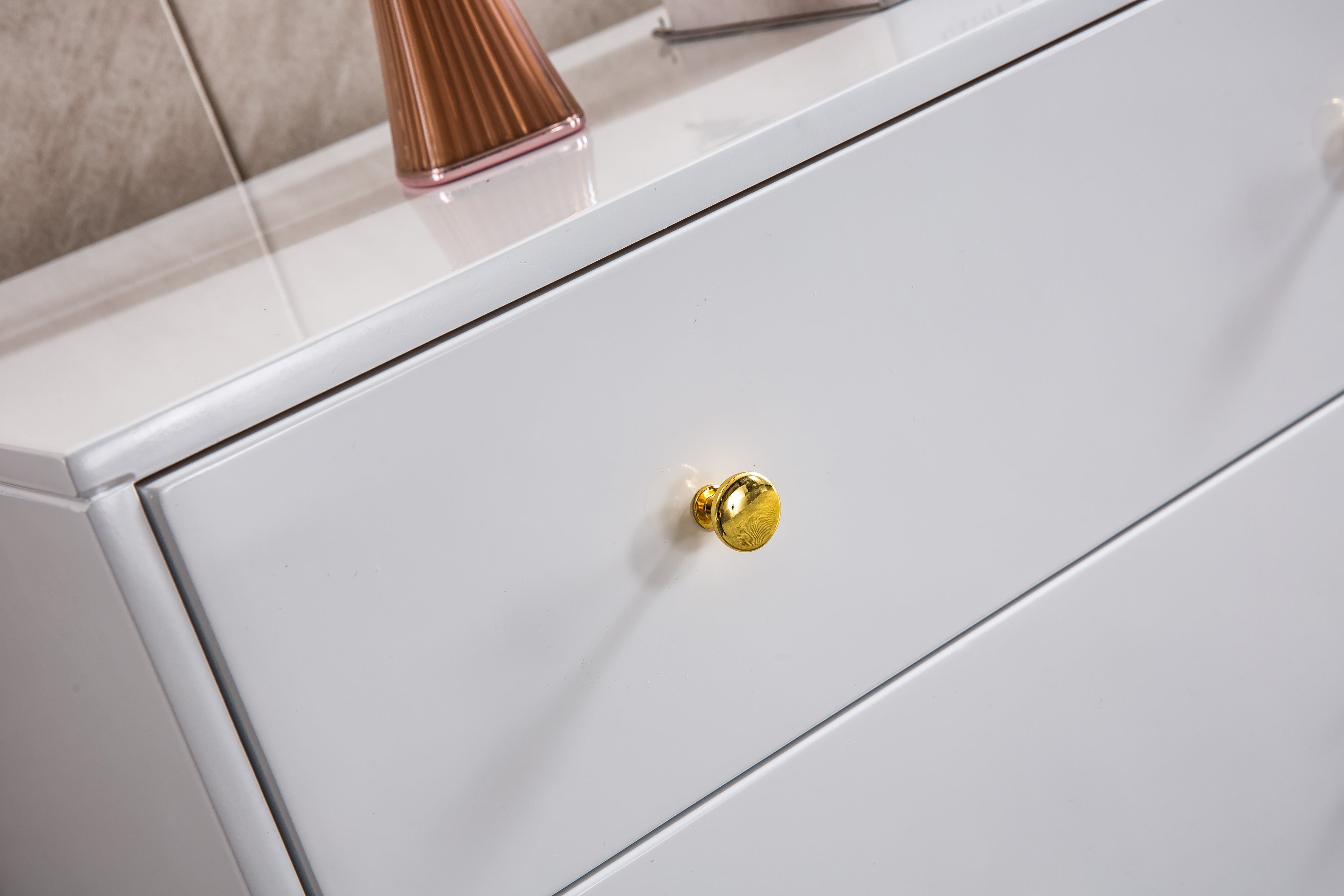 Modern White Lacquer TV Stand with Wooden Legs