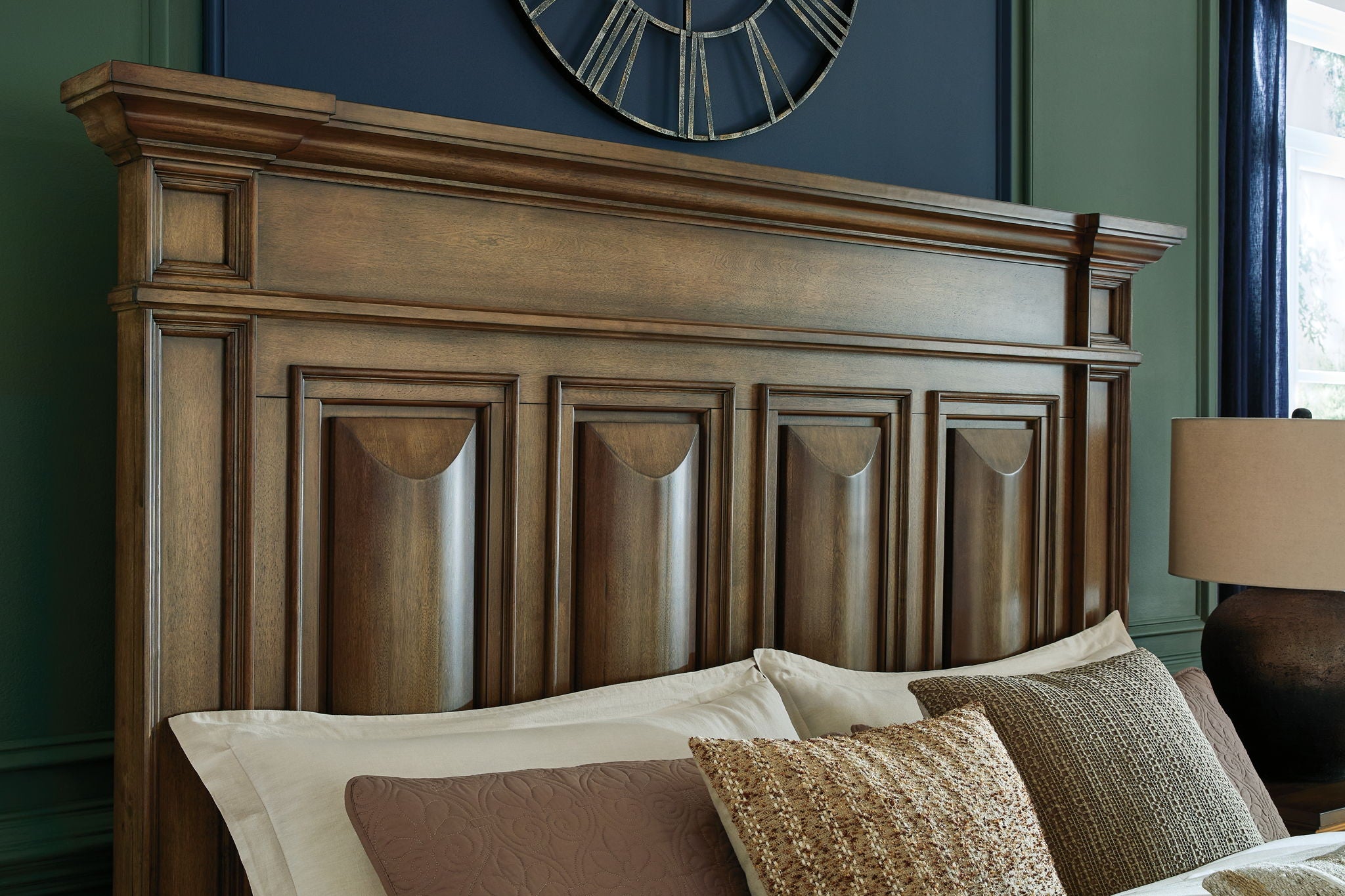 Frantanna - Panel Bed