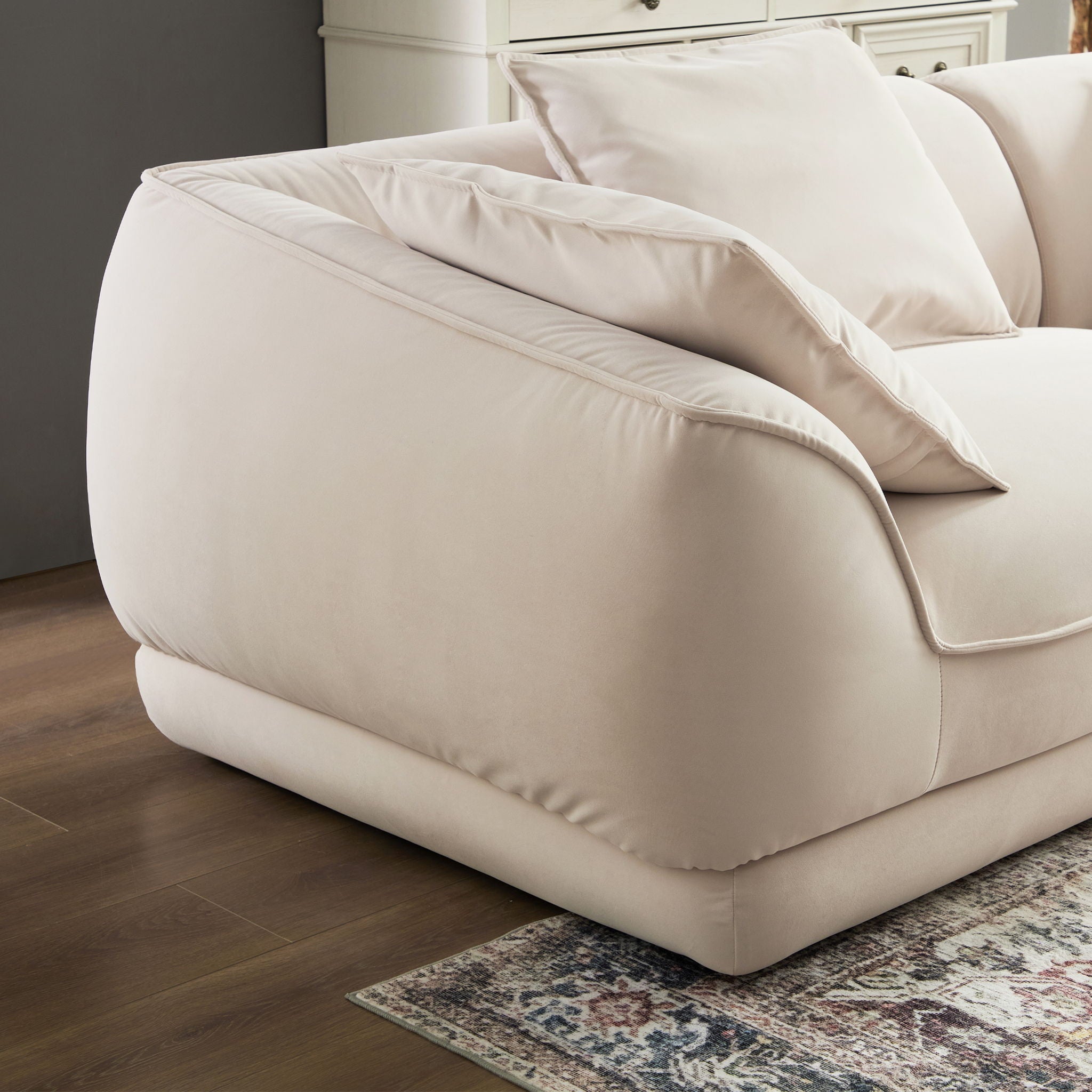 Nordic Modern Sofa With Removable Pillowcase, High Density Sponge Filling, 4 Throw Pillows