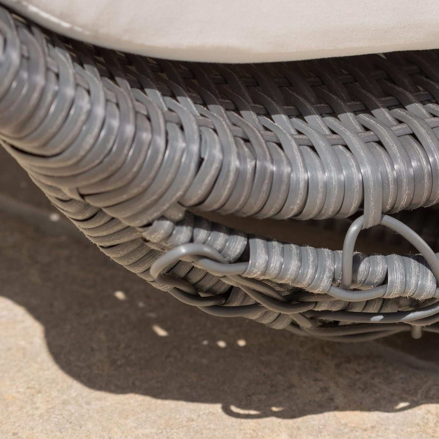 Abigal - Outdoor Wicker Daybed With Cushion