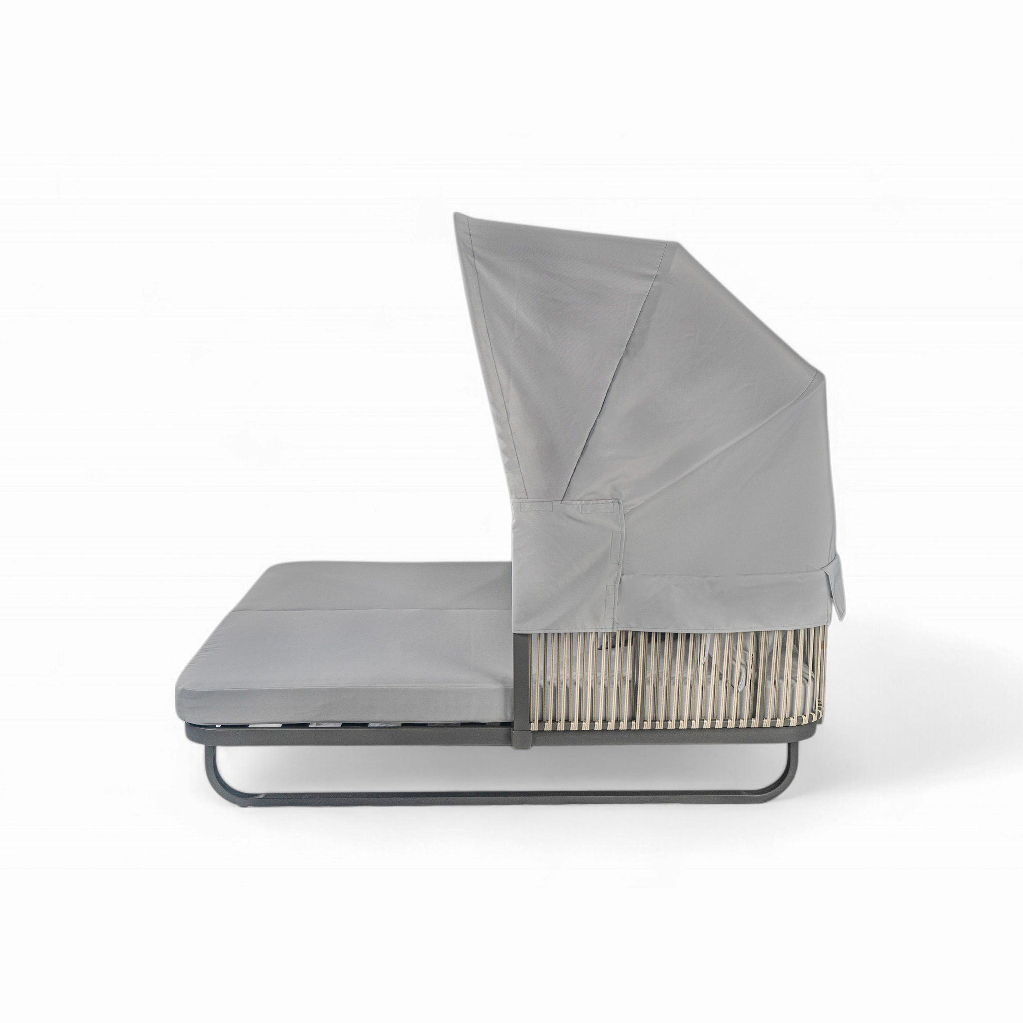 Outdoor Patio Rattan Daybed With Detachable Pillows