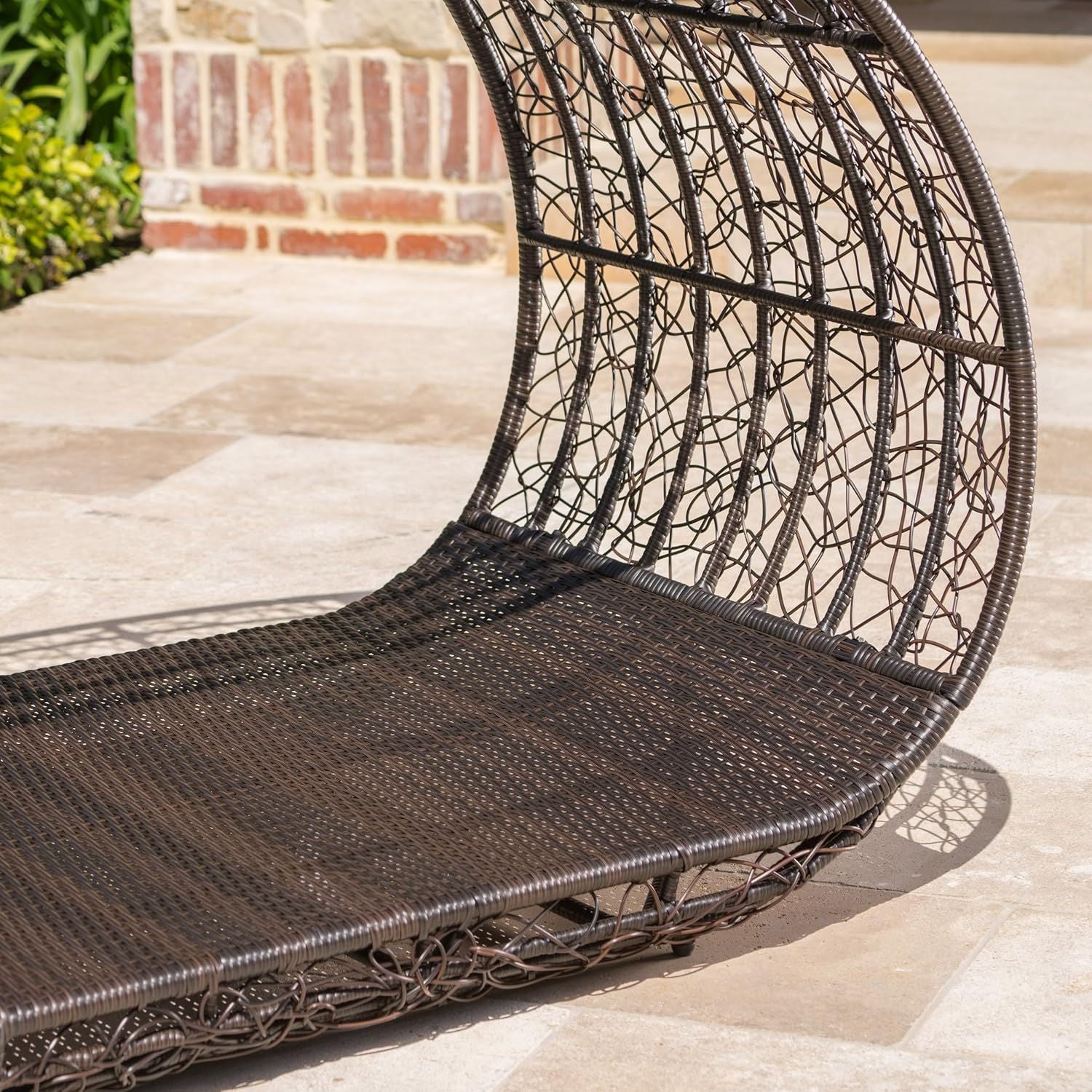 Abigal - Outdoor Wicker Daybed With Cushion