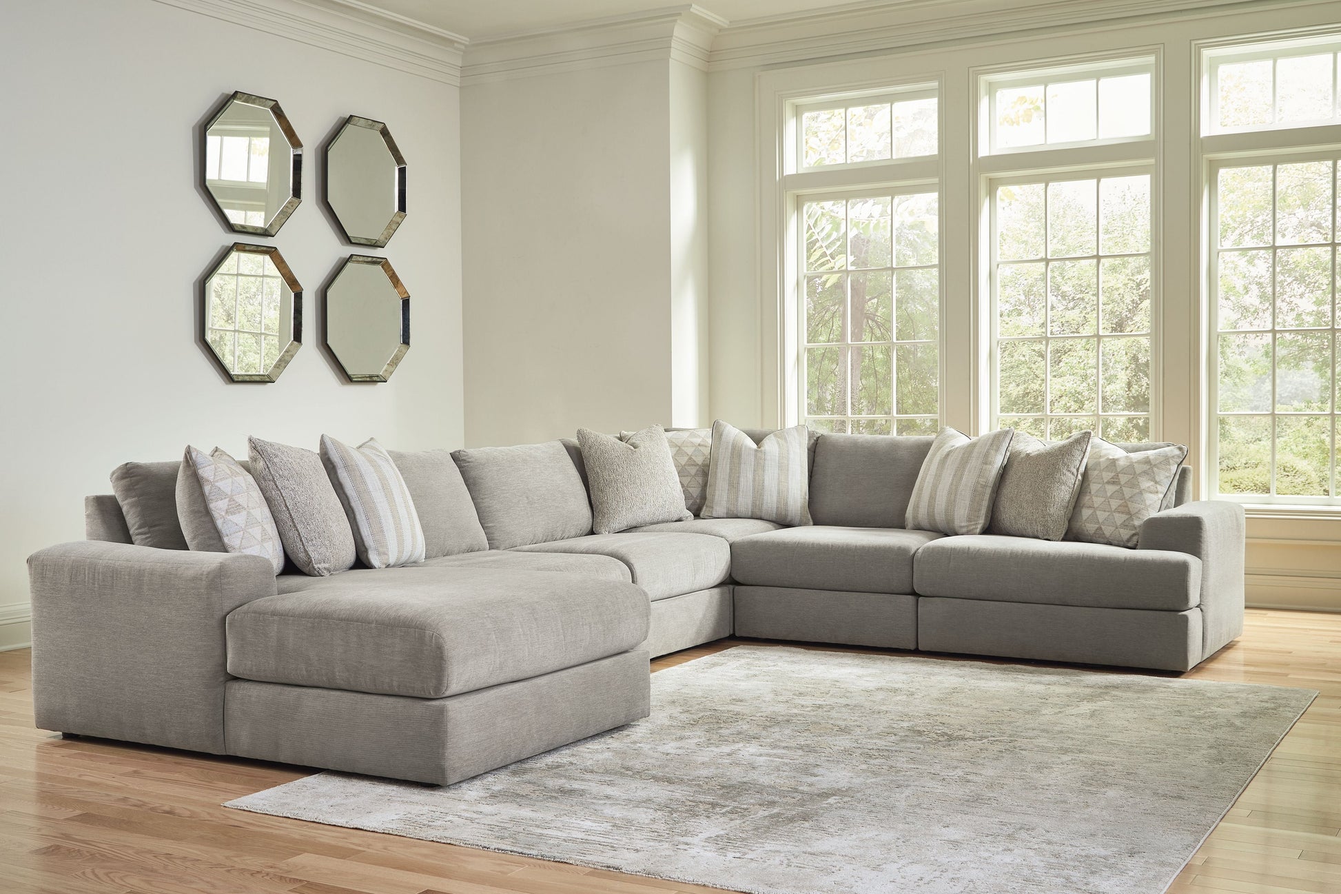 Signature Design by Ashley® Avaliyah - Sectional | Meri Furniture