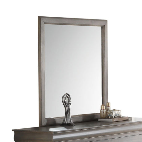 This mirror simple in style with a rectangular frame. It will be the perfect complement from the most sophisticated to decor casual settings.