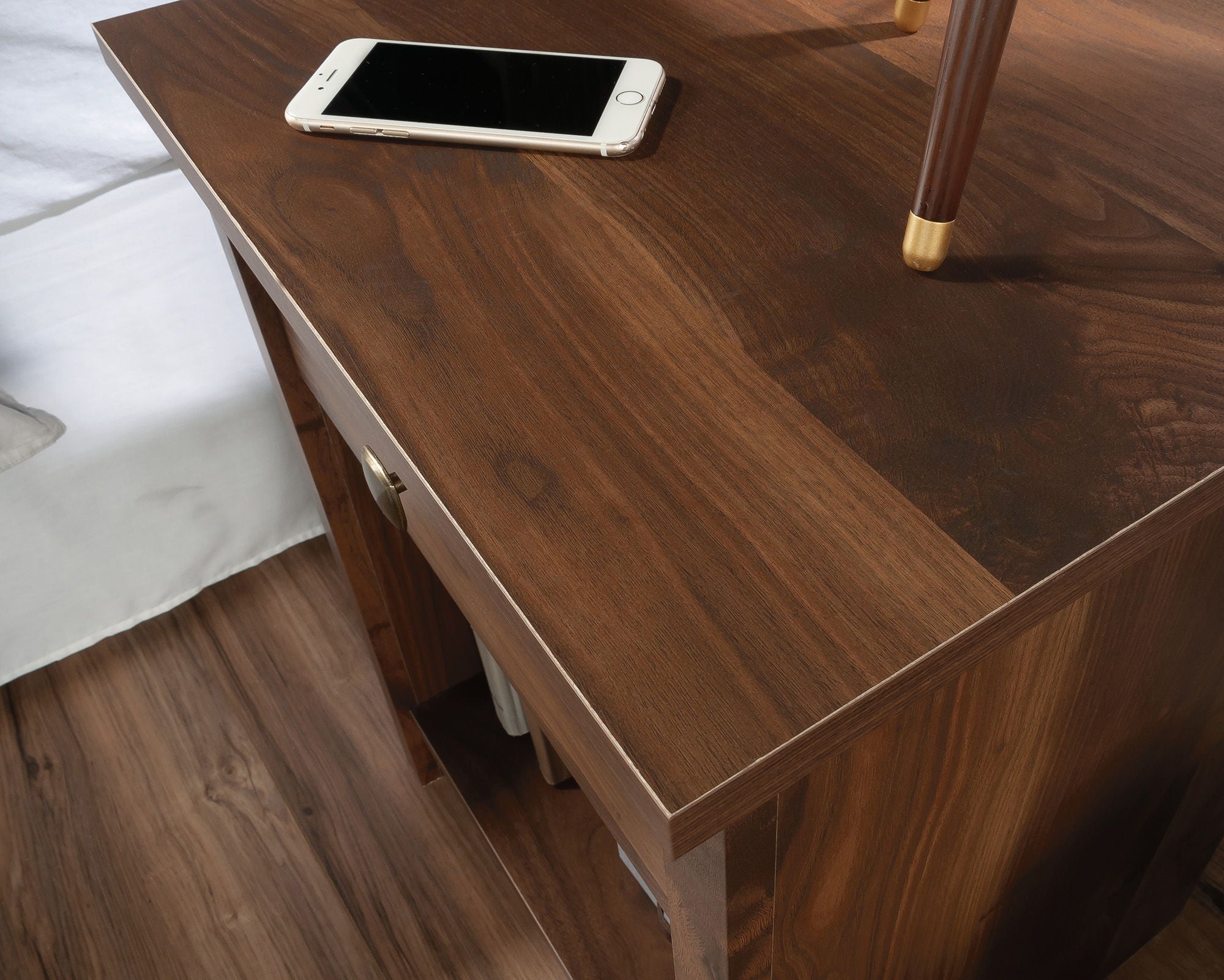 Night Stand with Drawer in Grand Walnut