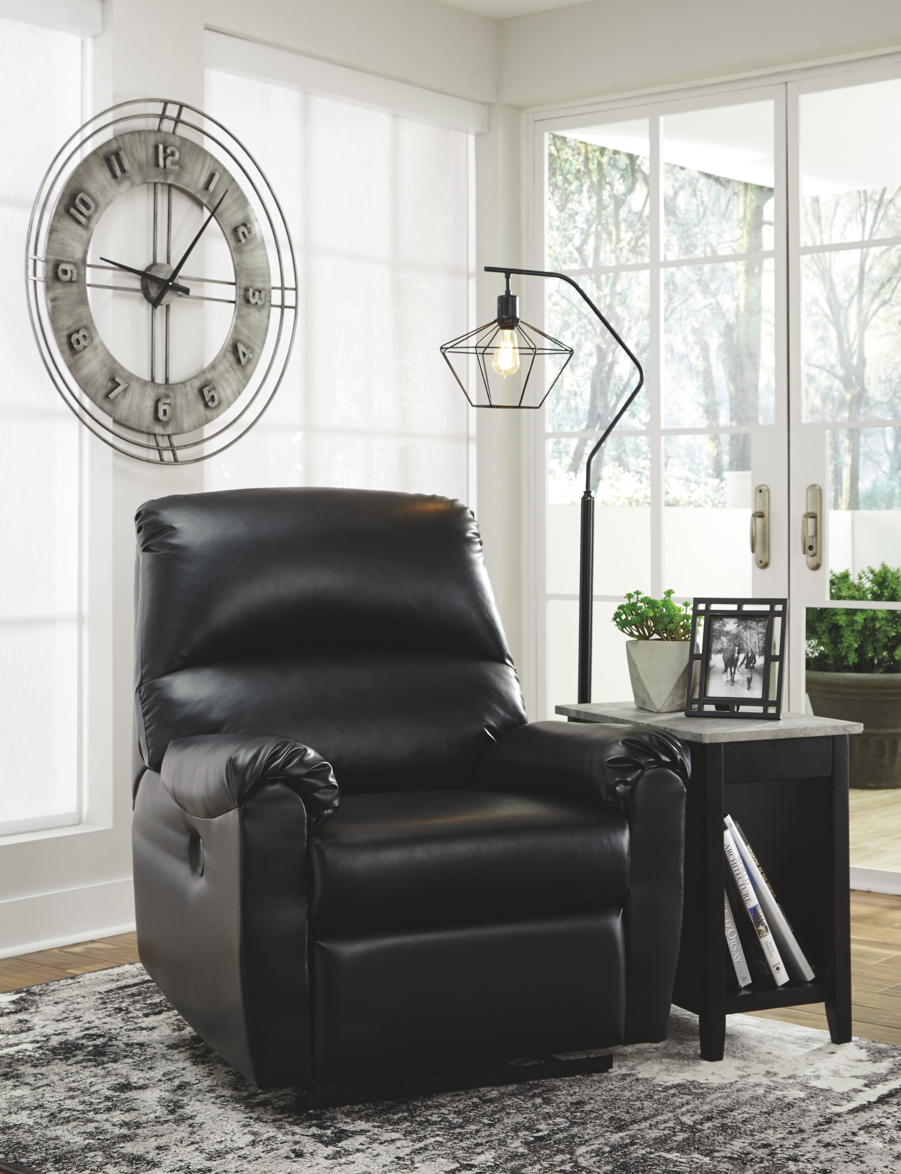 Ashley Furniture Makeika - Black - Metal Floor Lamp | Meri Furniture