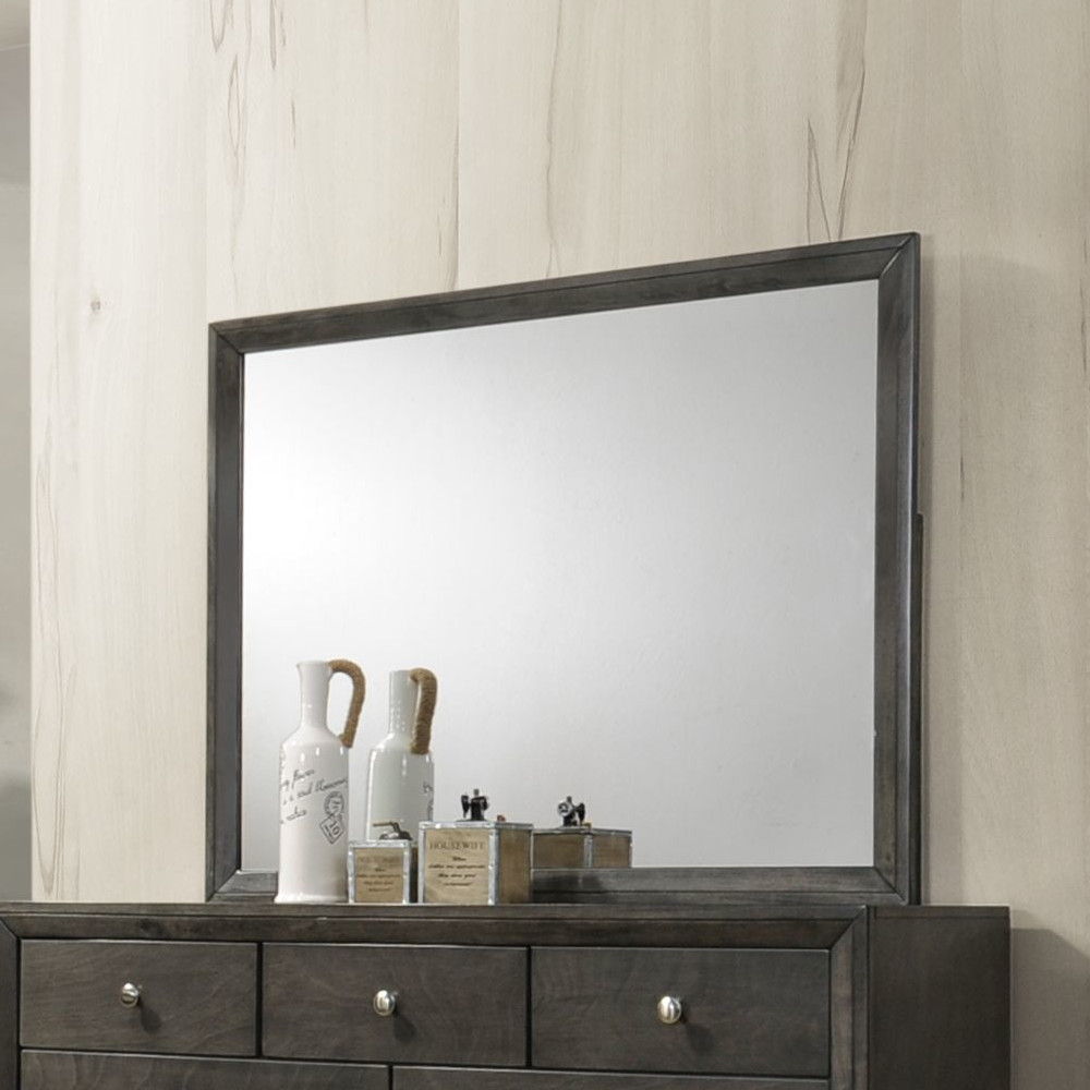 The Ilana mirror is in finish with a modern design. This mirror simply style with rectangular frame.