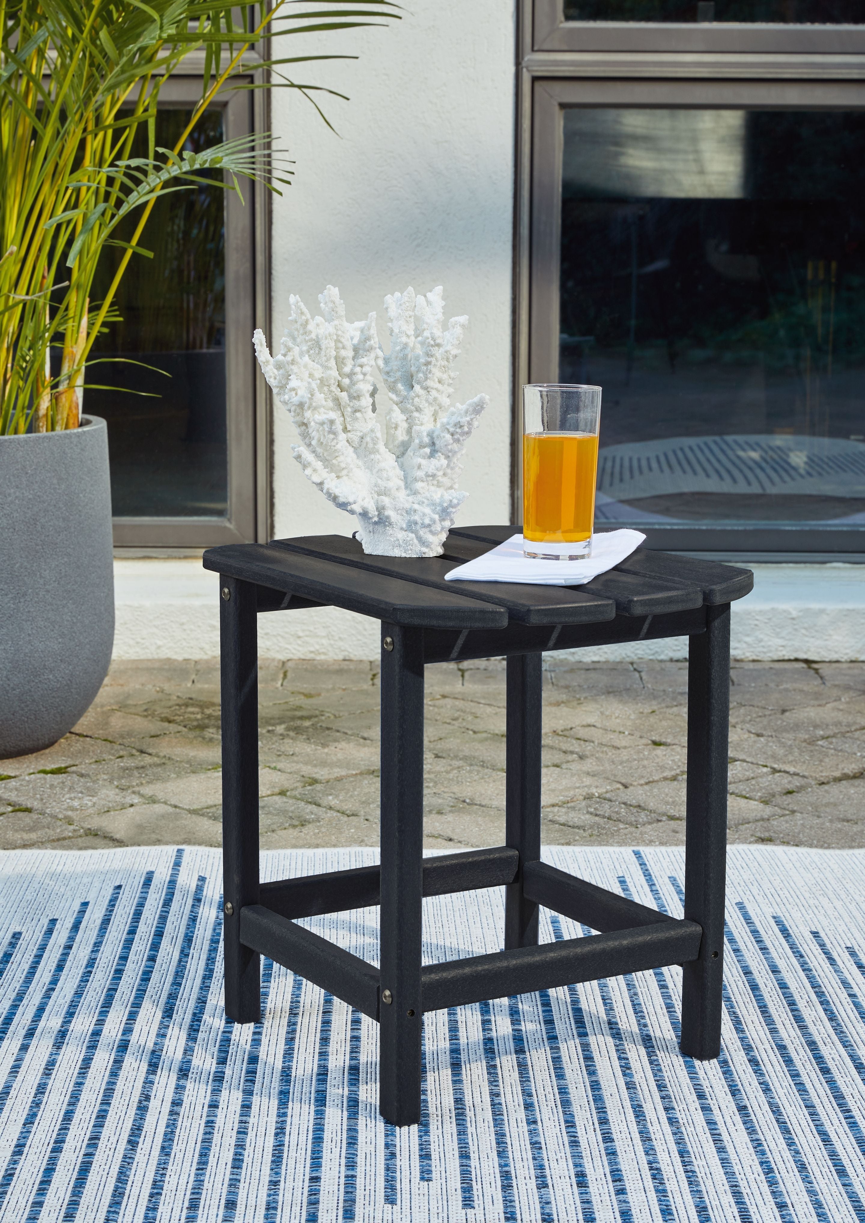 Signature Design by Ashley® Sundown Treasure - Outdoor End Table | Meri Furniture