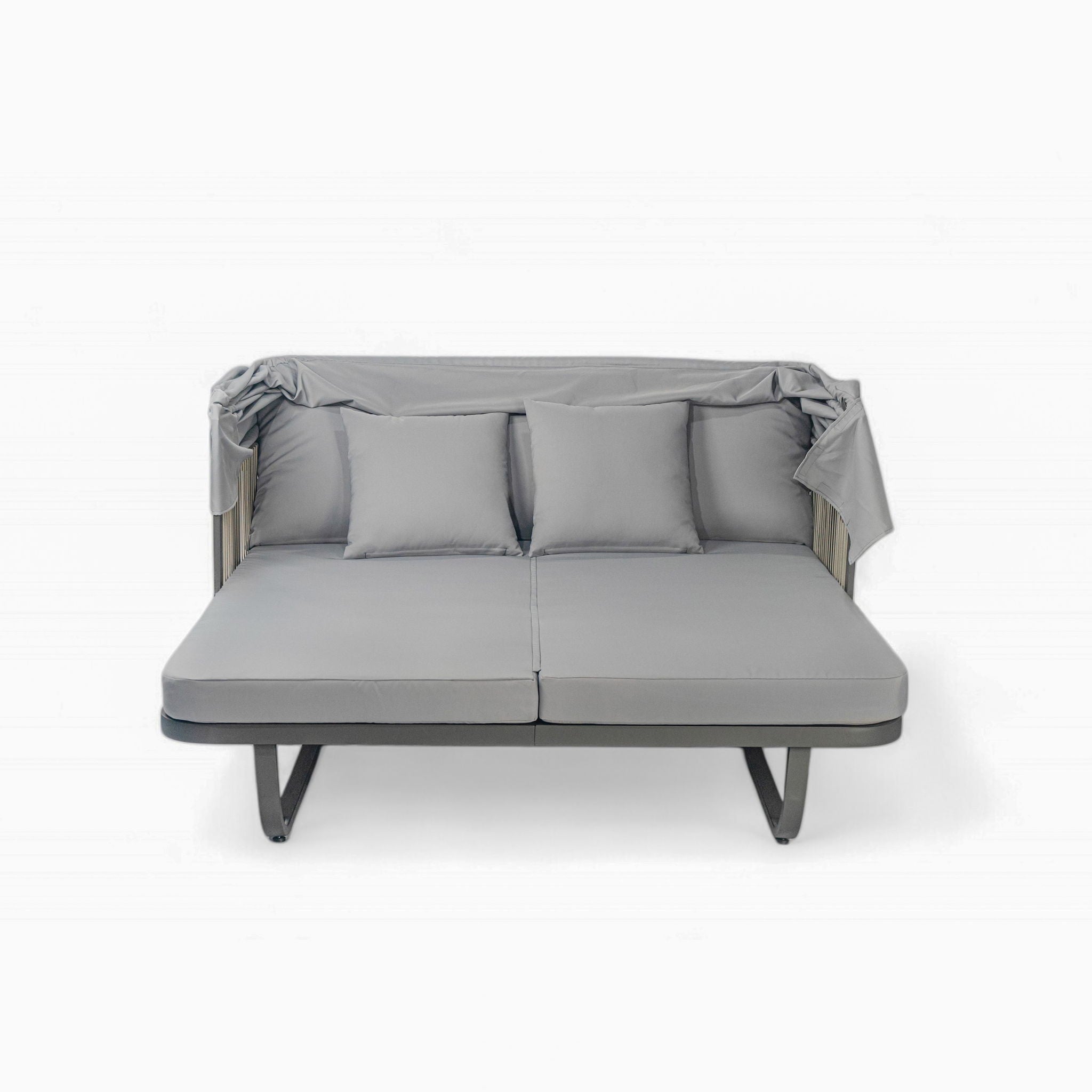 Outdoor Patio Rattan Daybed With Detachable Pillows