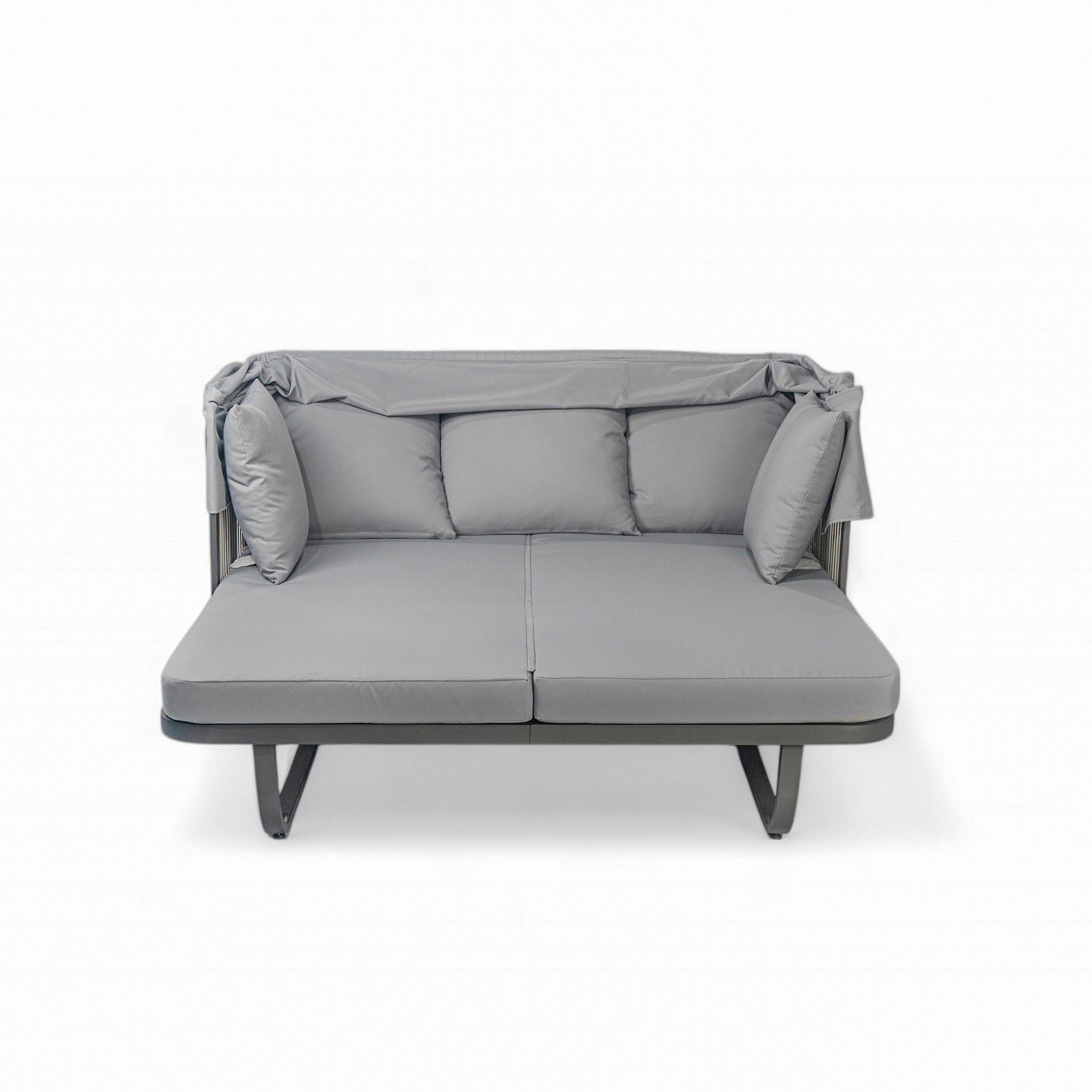 Outdoor Patio Rattan Daybed With Detachable Pillows